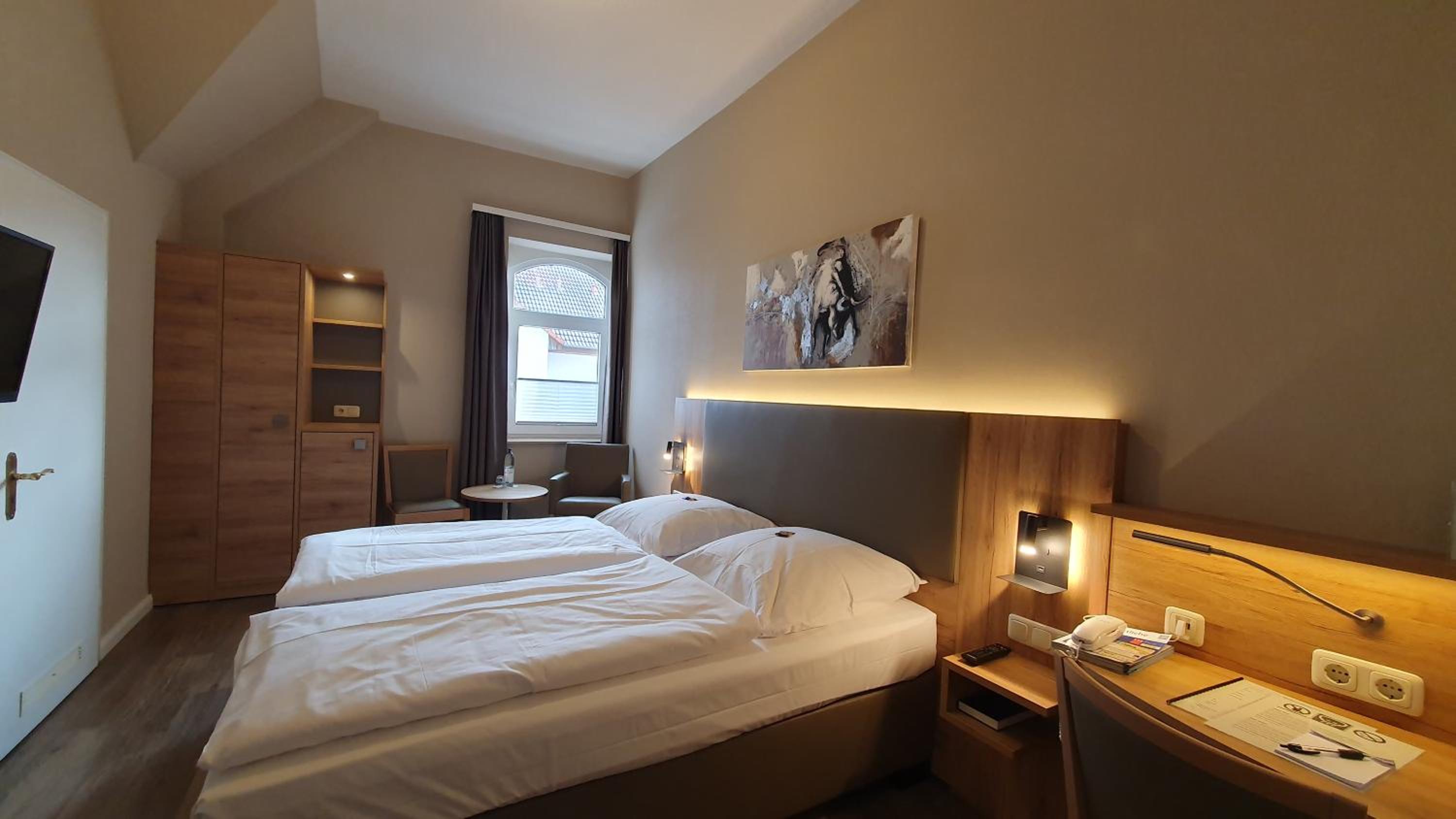 Standard Double Room - Photo 8