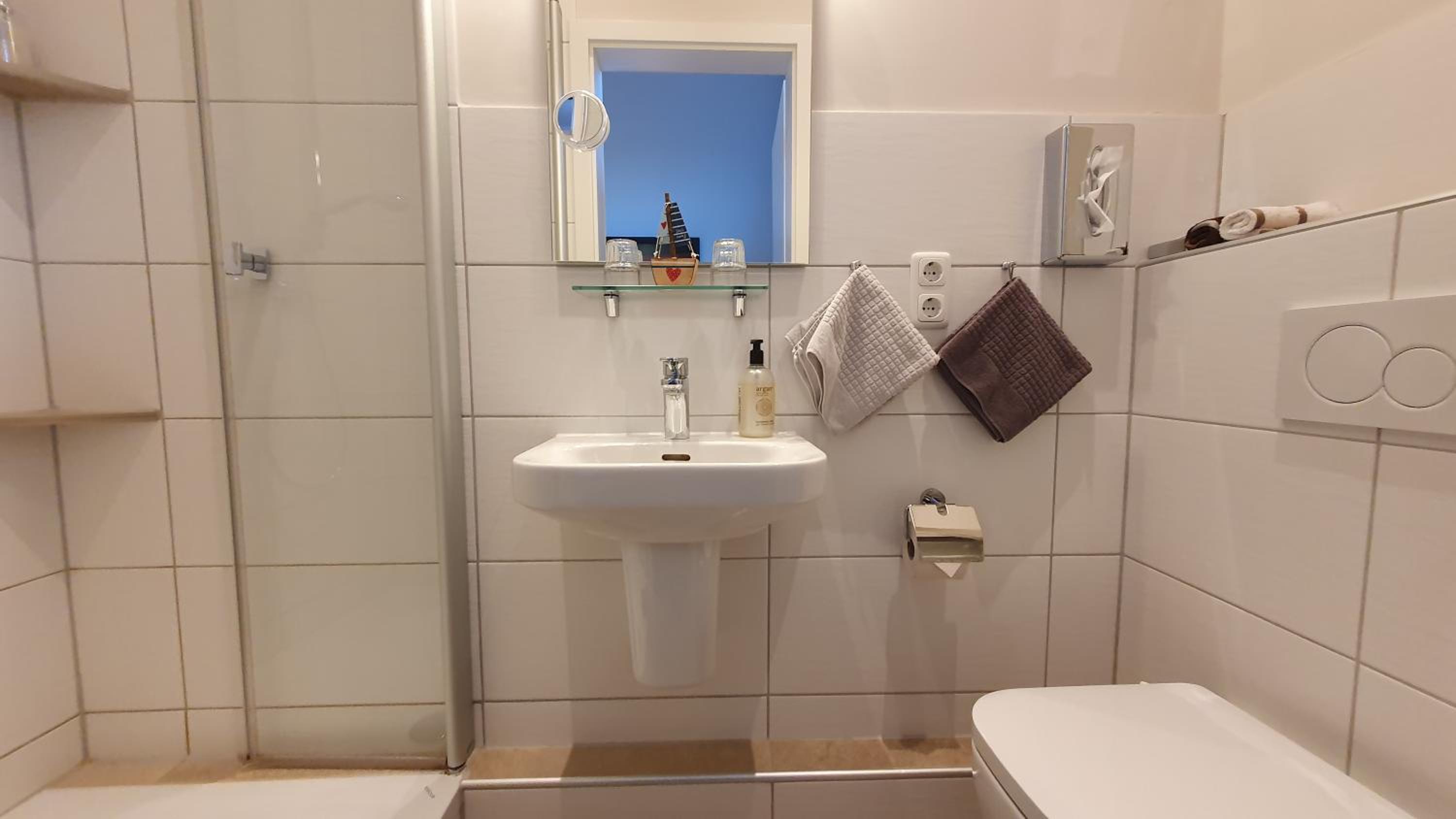 Standard Double Room - Photo 10