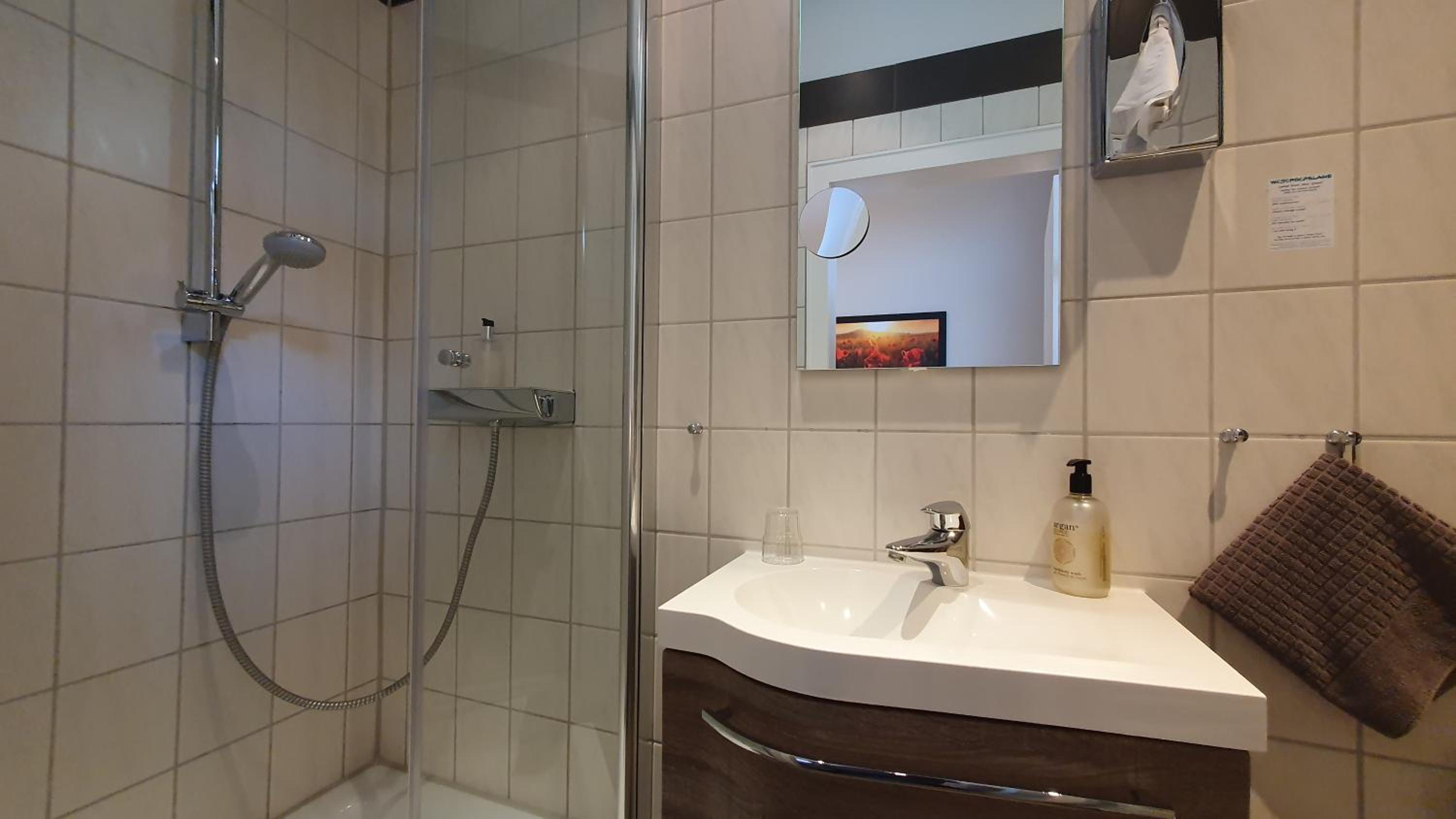 Standard Double Room - Photo 5