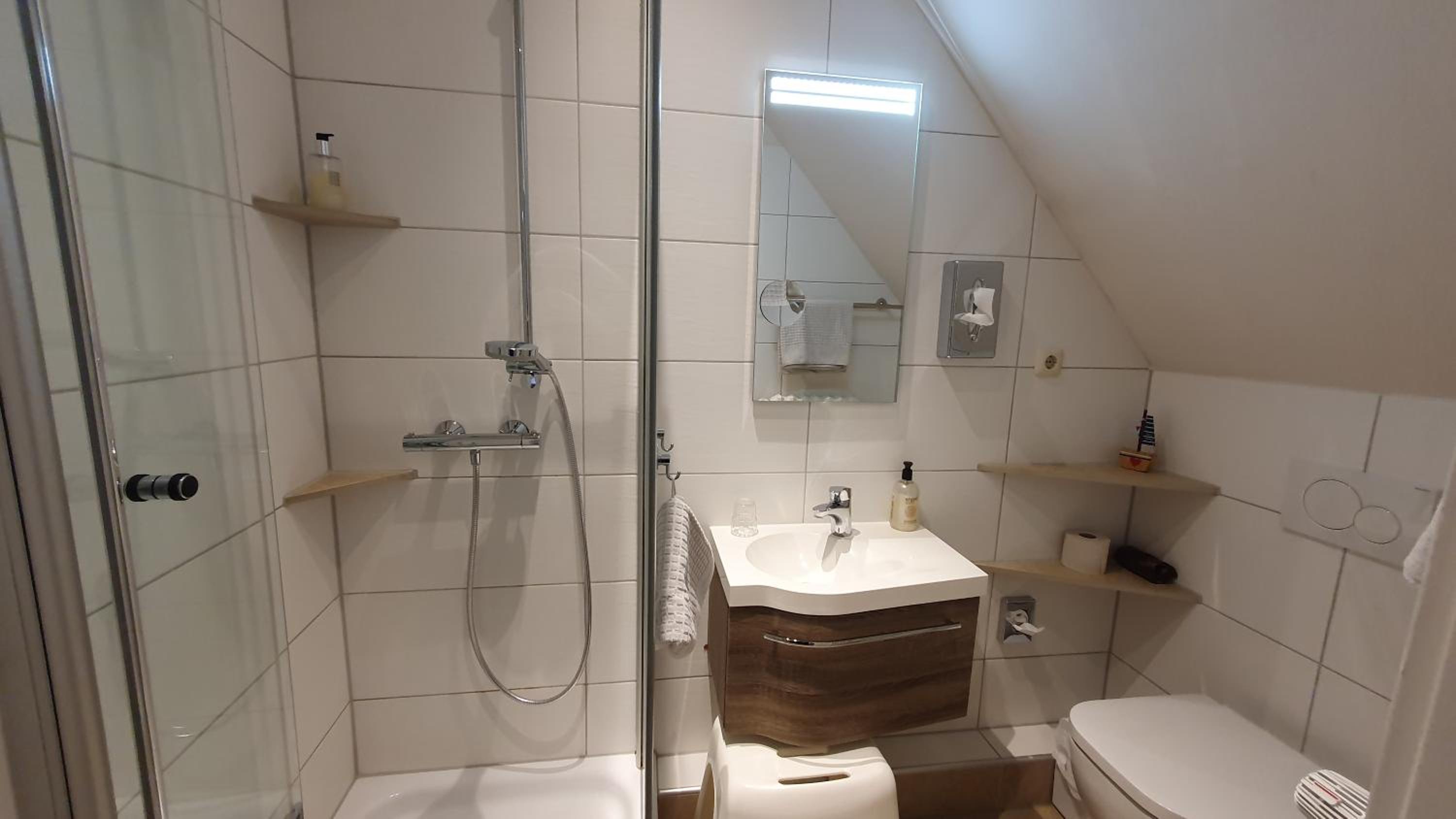 Standard Double Room - Photo 11