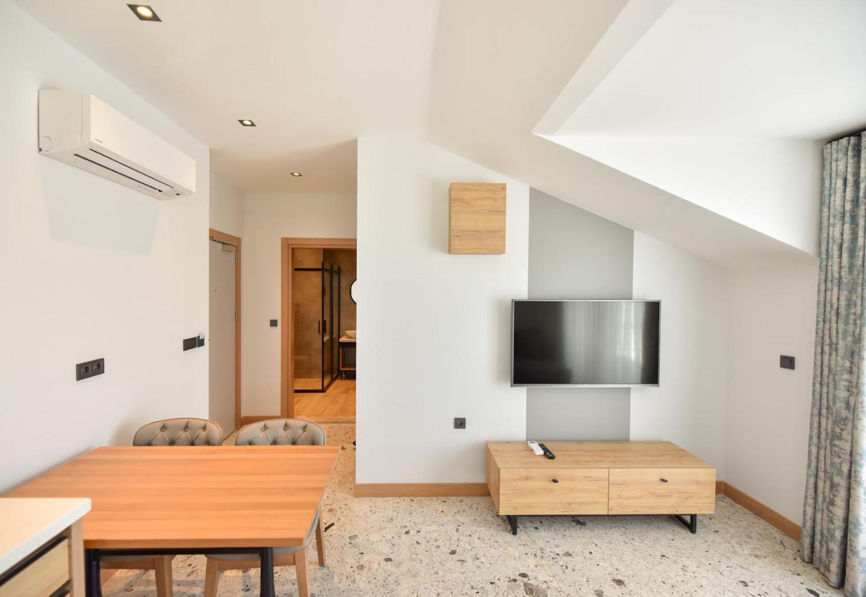 Suite with Hot Tub