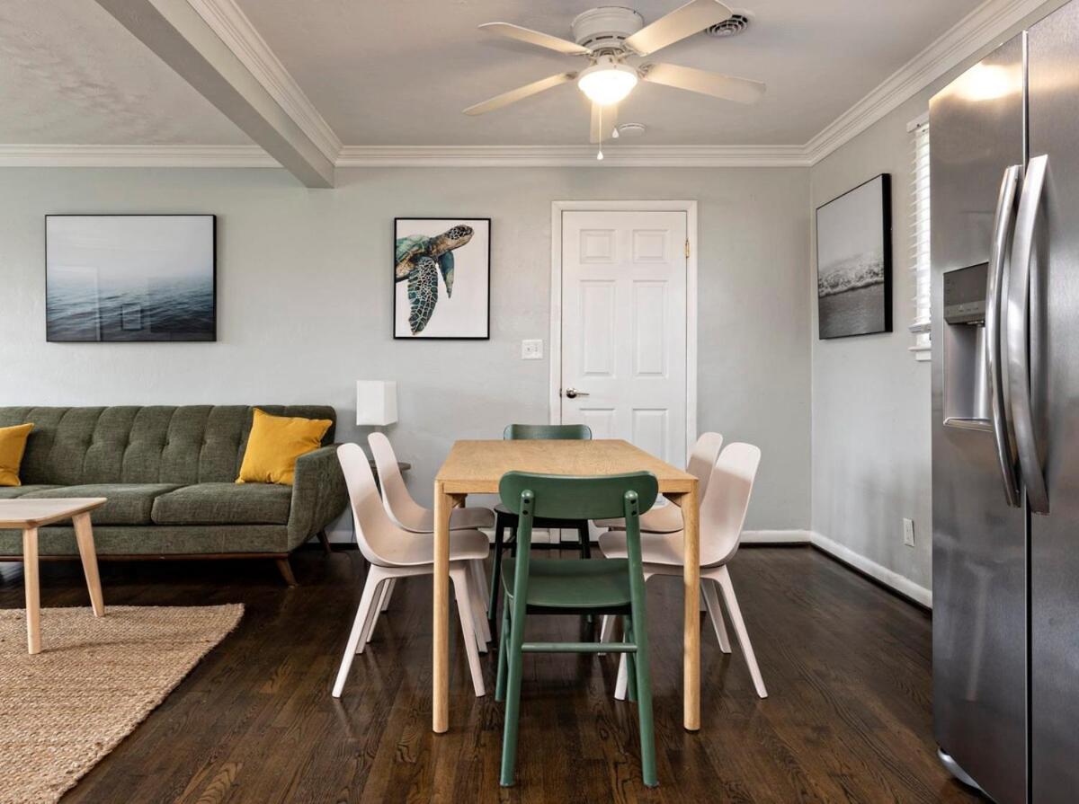 Family Room photo 3