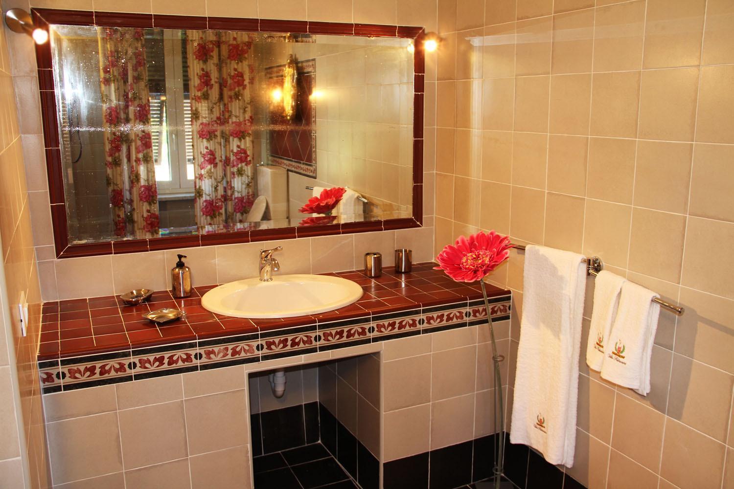 Deluxe Double Room (2 Adults + 1 Child) photo 3