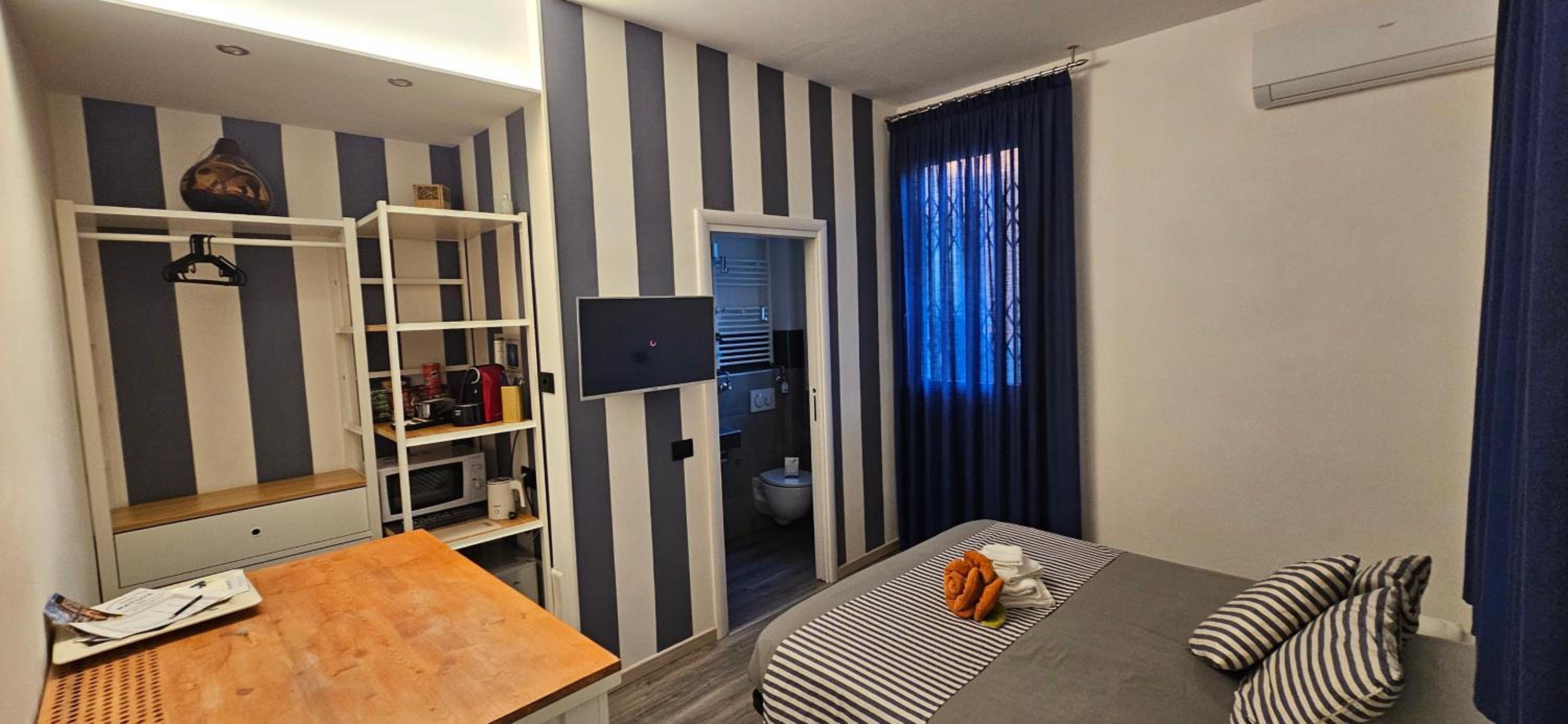 Double or Twin Room with Private Bathroom - Photo 19