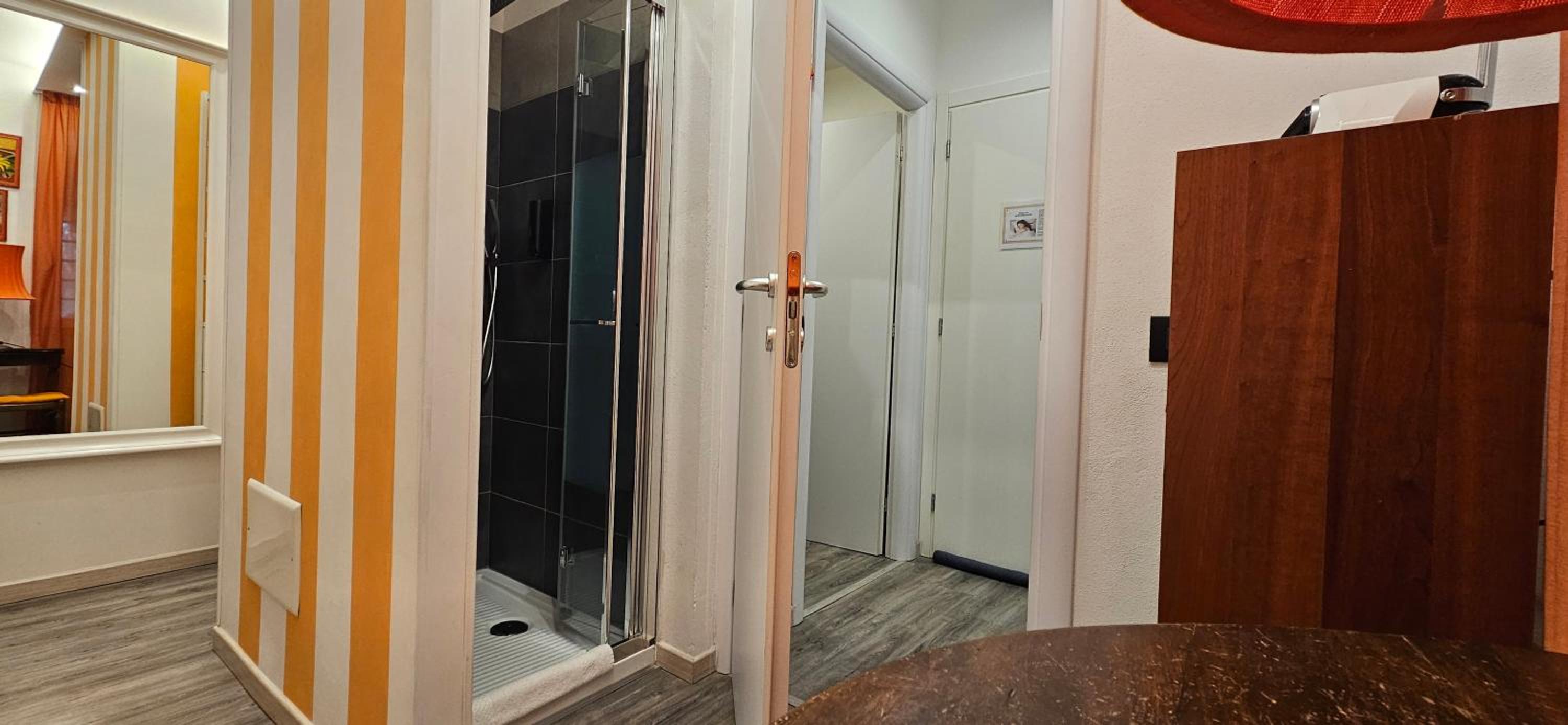 Triple Room with Private Bathroom - Photo 14