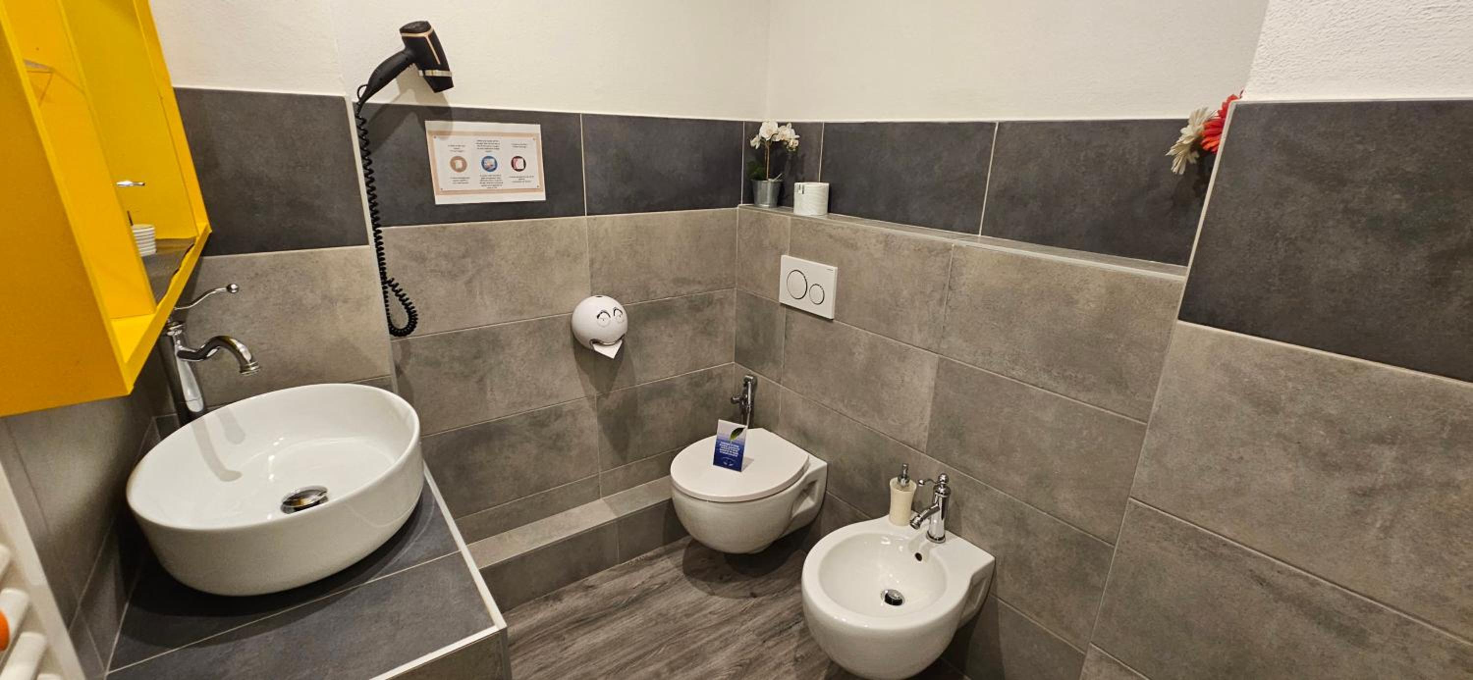 Triple Room with Private Bathroom - Photo 2