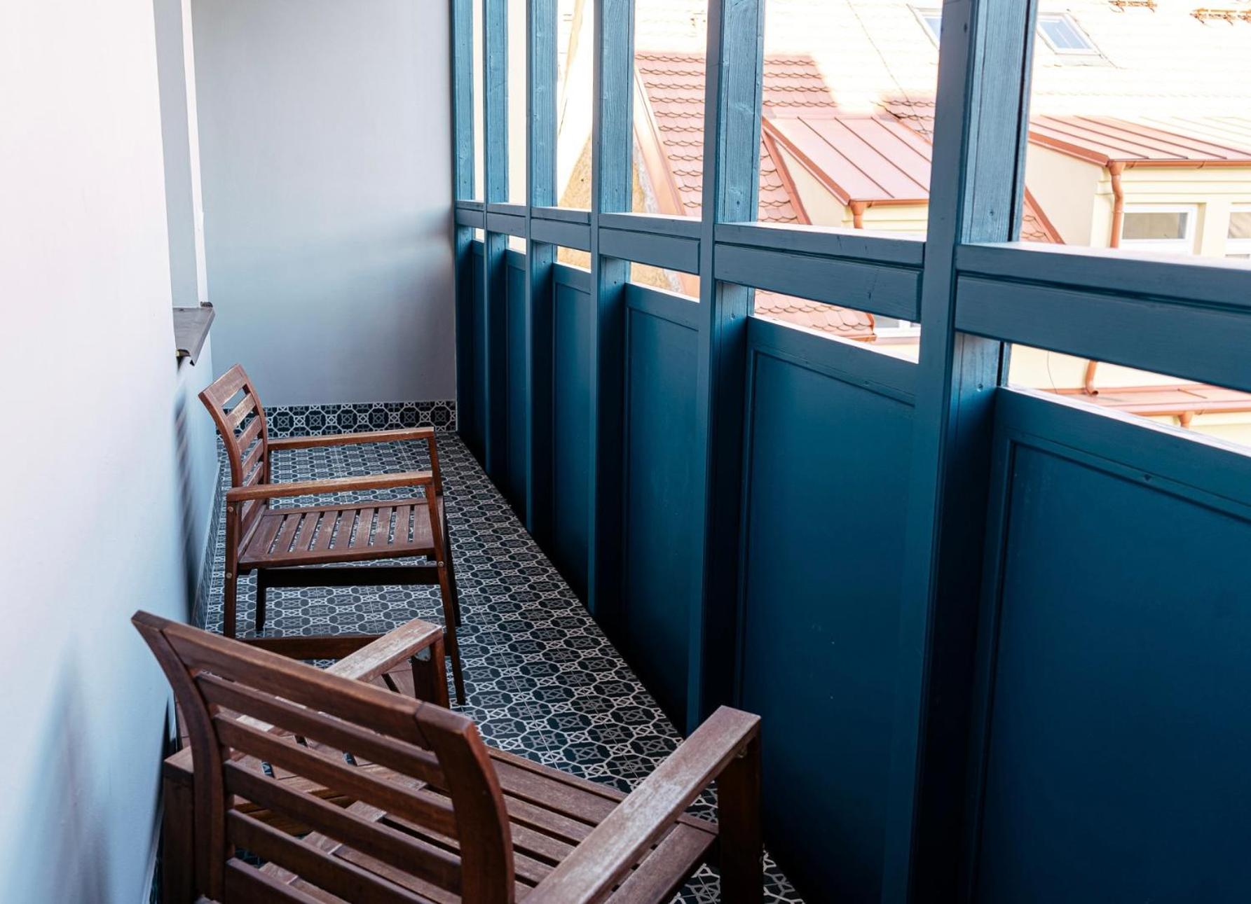 Deluxe Double Room with Balcony thumbnail 6