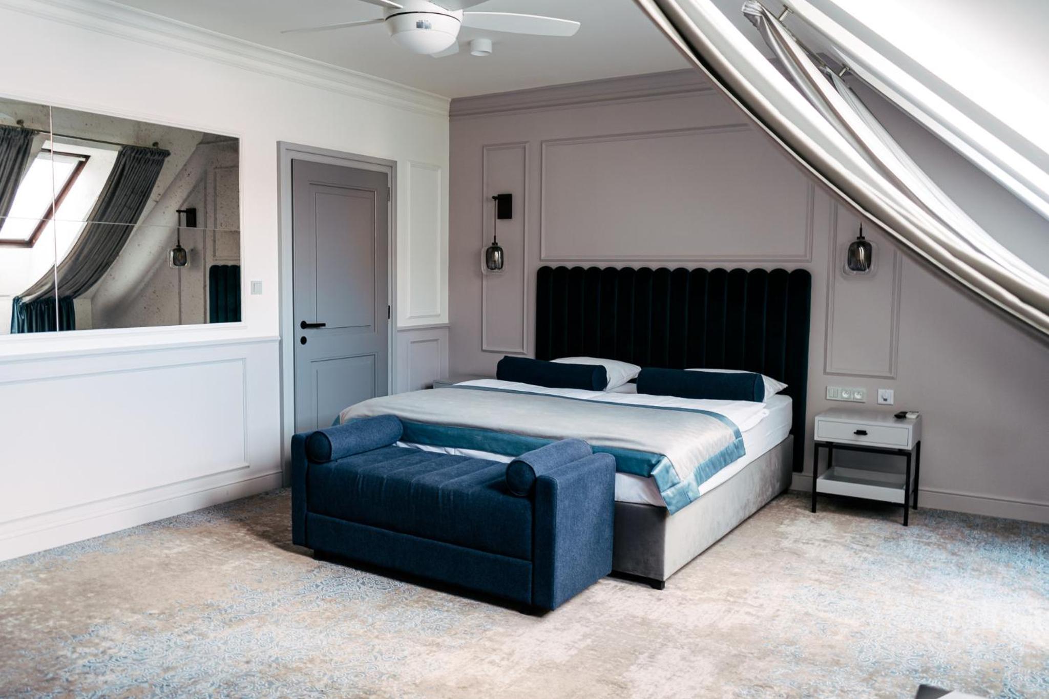 Deluxe Double Room thumbnail 5