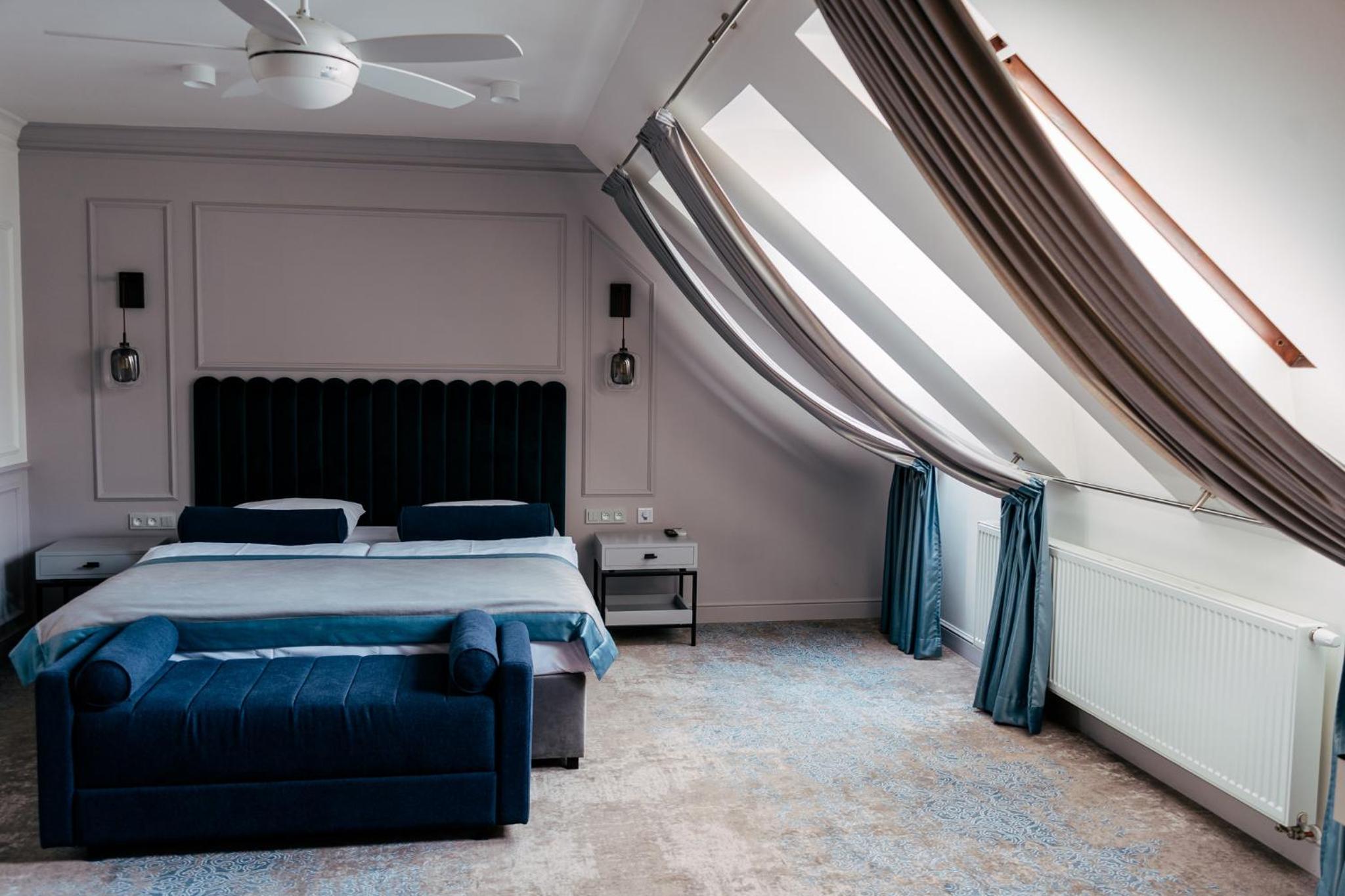 Deluxe Double Room thumbnail 6