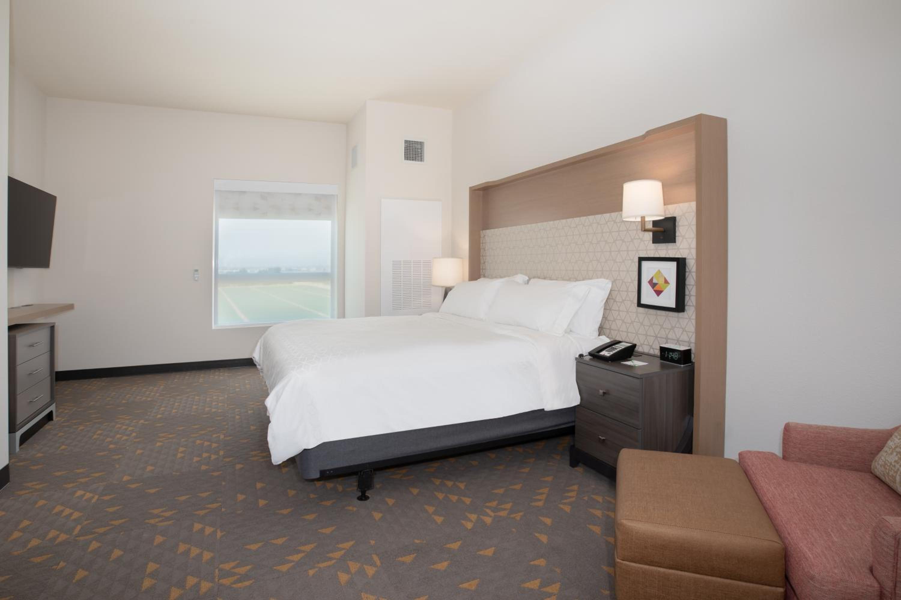 Standard King Room - Photo 2