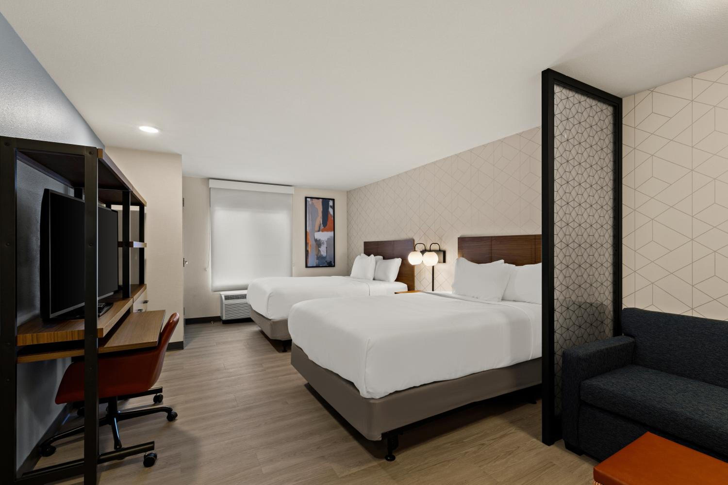 Quadruple Room with Two Double Beds - Non Smoking - Photo 3