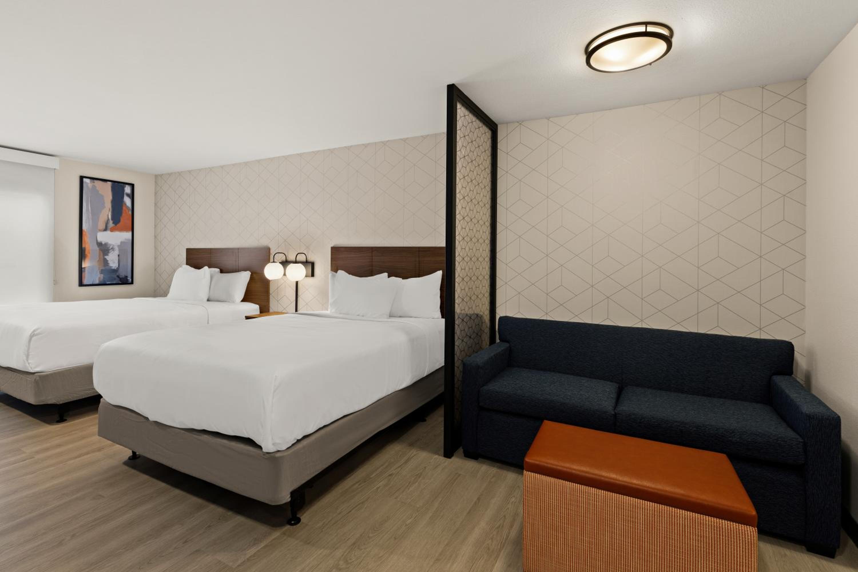 Quadruple Room with Two Double Beds - Non Smoking - Photo 2