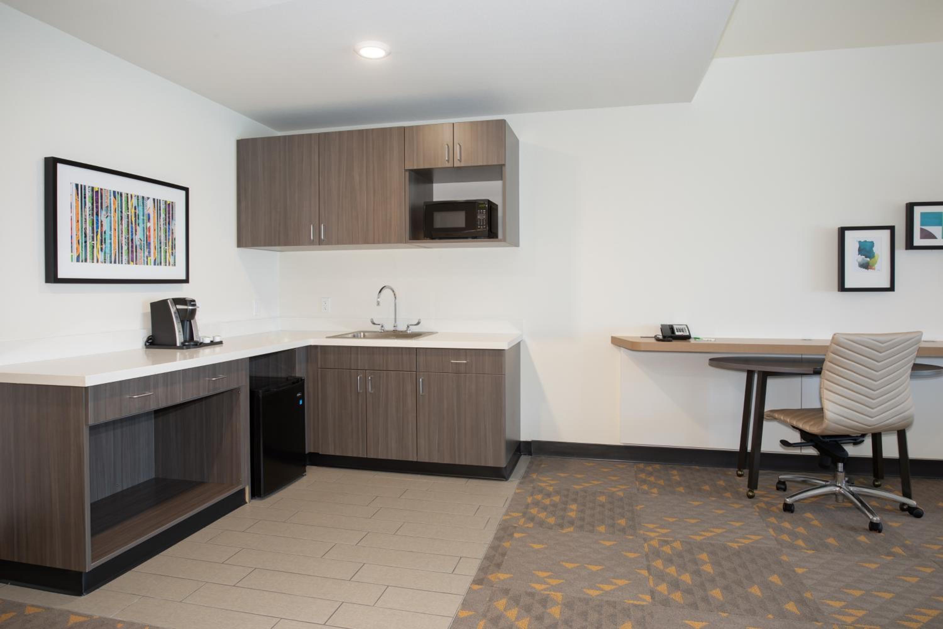 One-Bedroom Suite - Photo 3