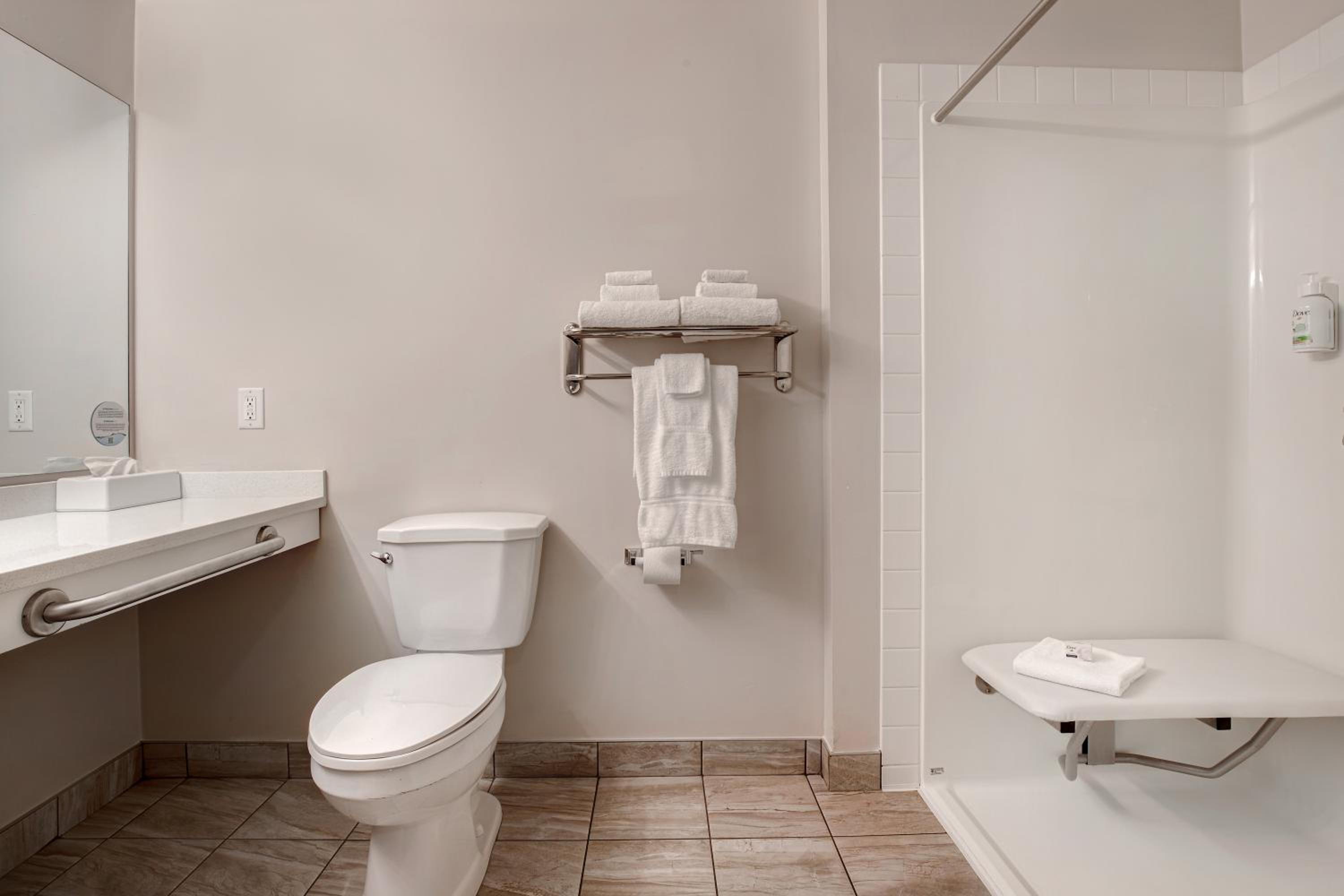 Queen Room with Two Queen Beds - Disability Access/Non-Smoking - Photo 4