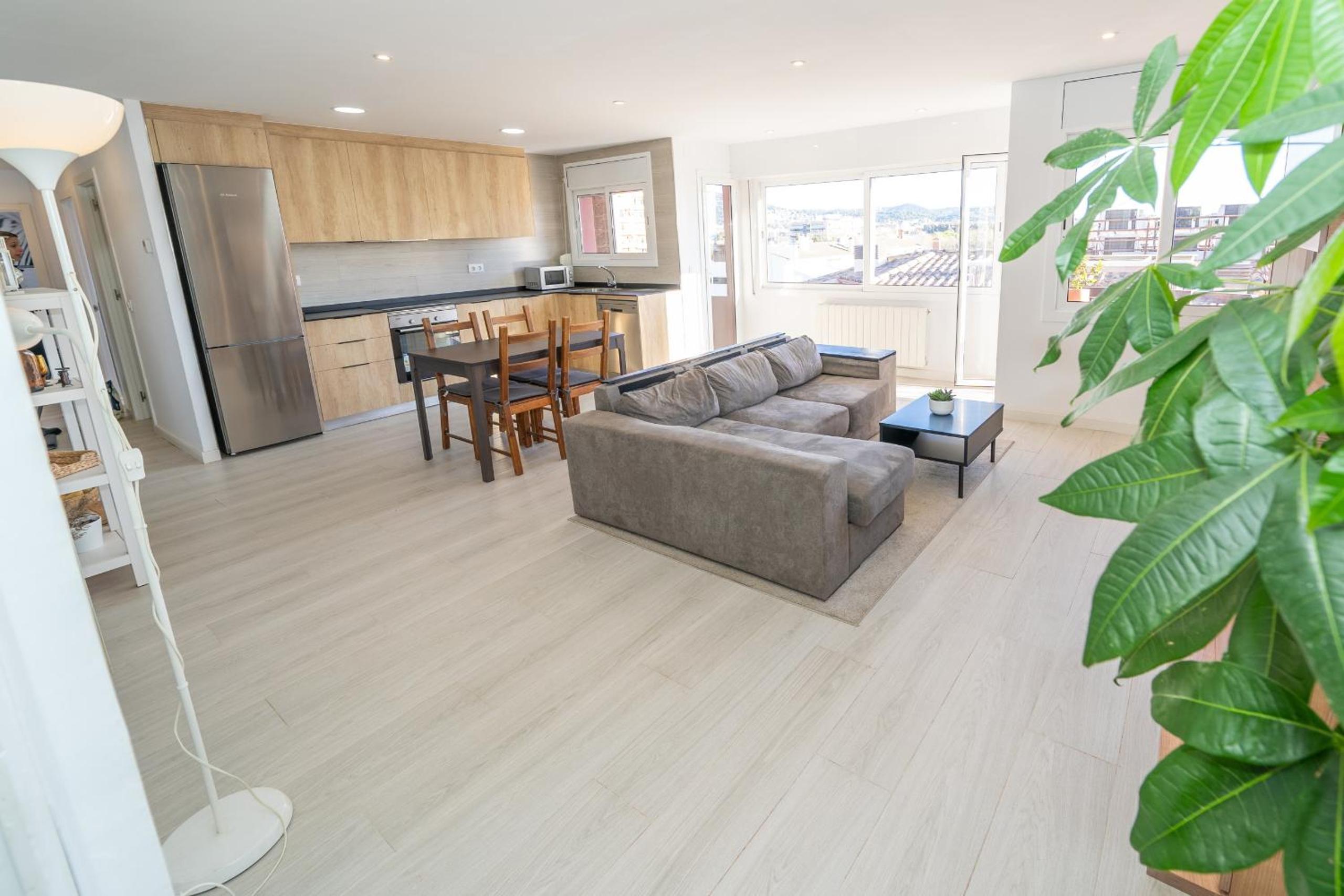 Apartamento con Balcón