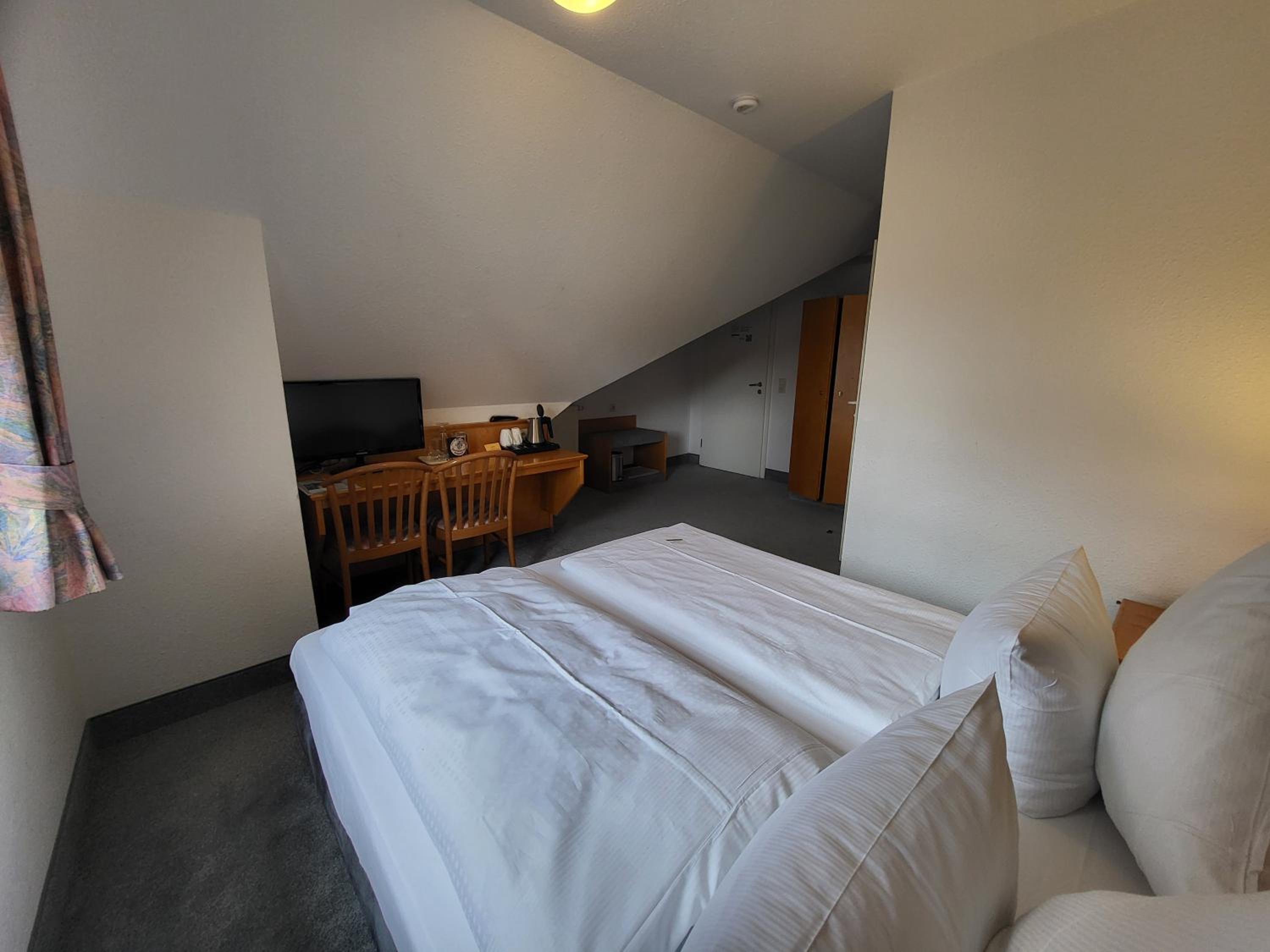 Double Room - Photo 9