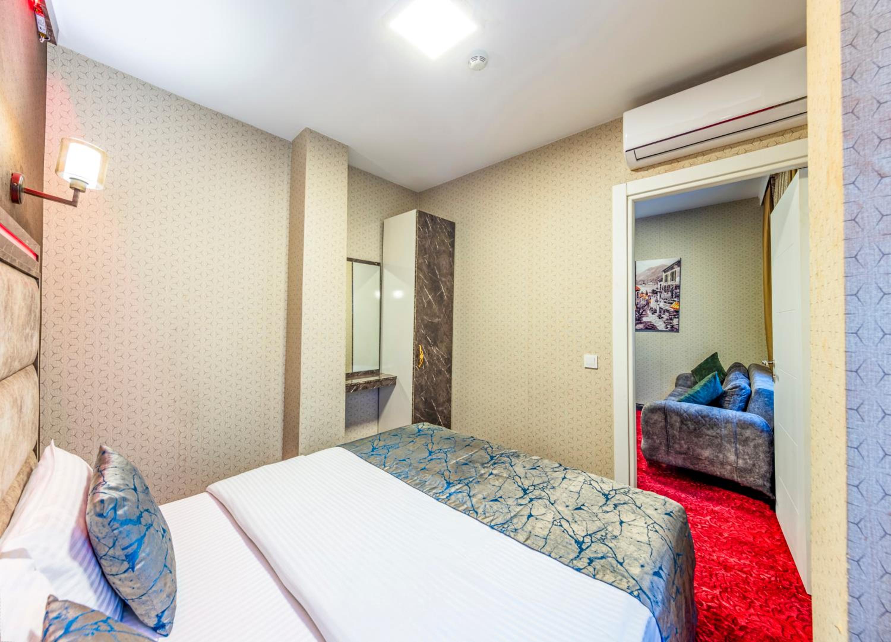 King Studio with Sofa Bed photo 3