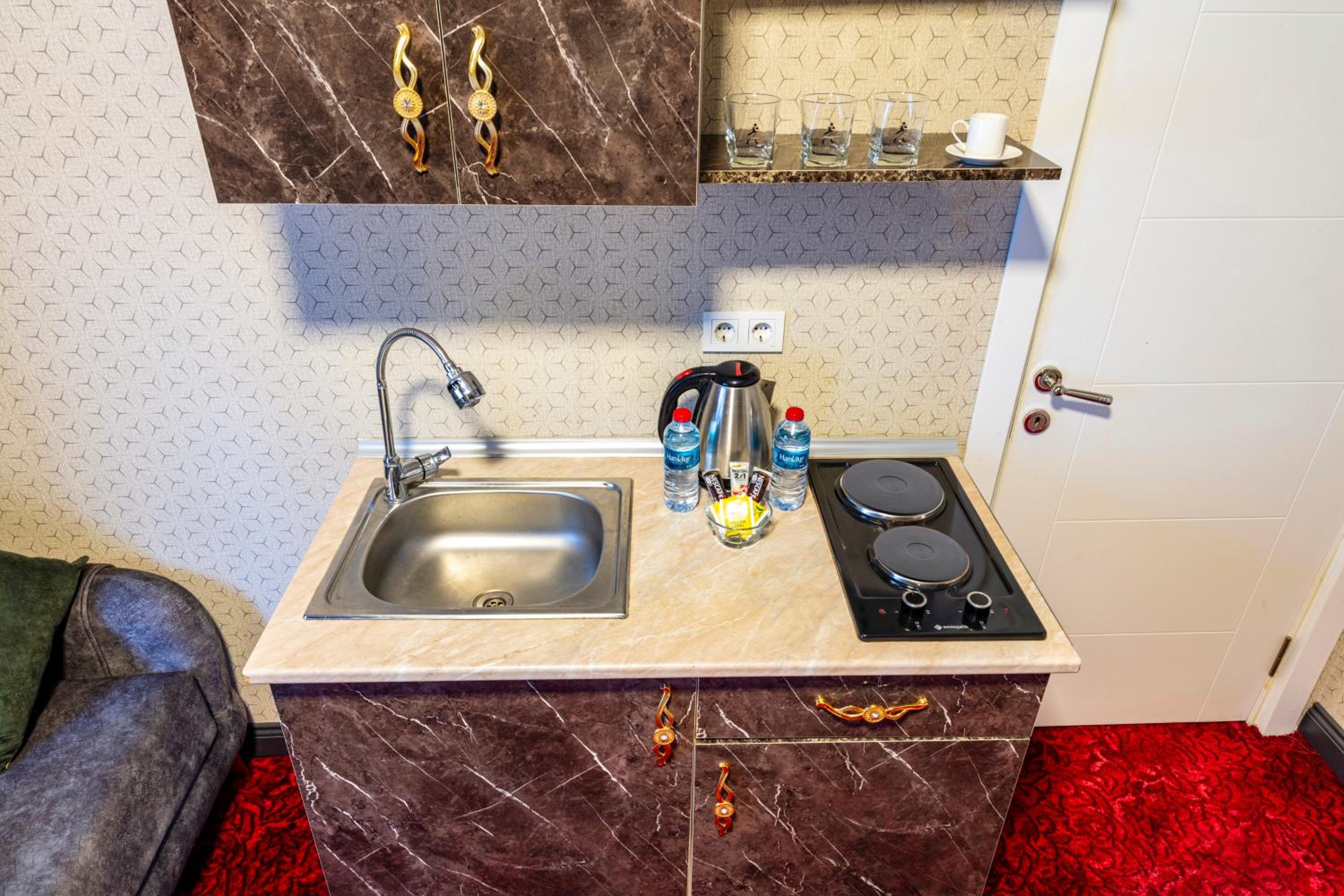 Superior King Suite photo 3