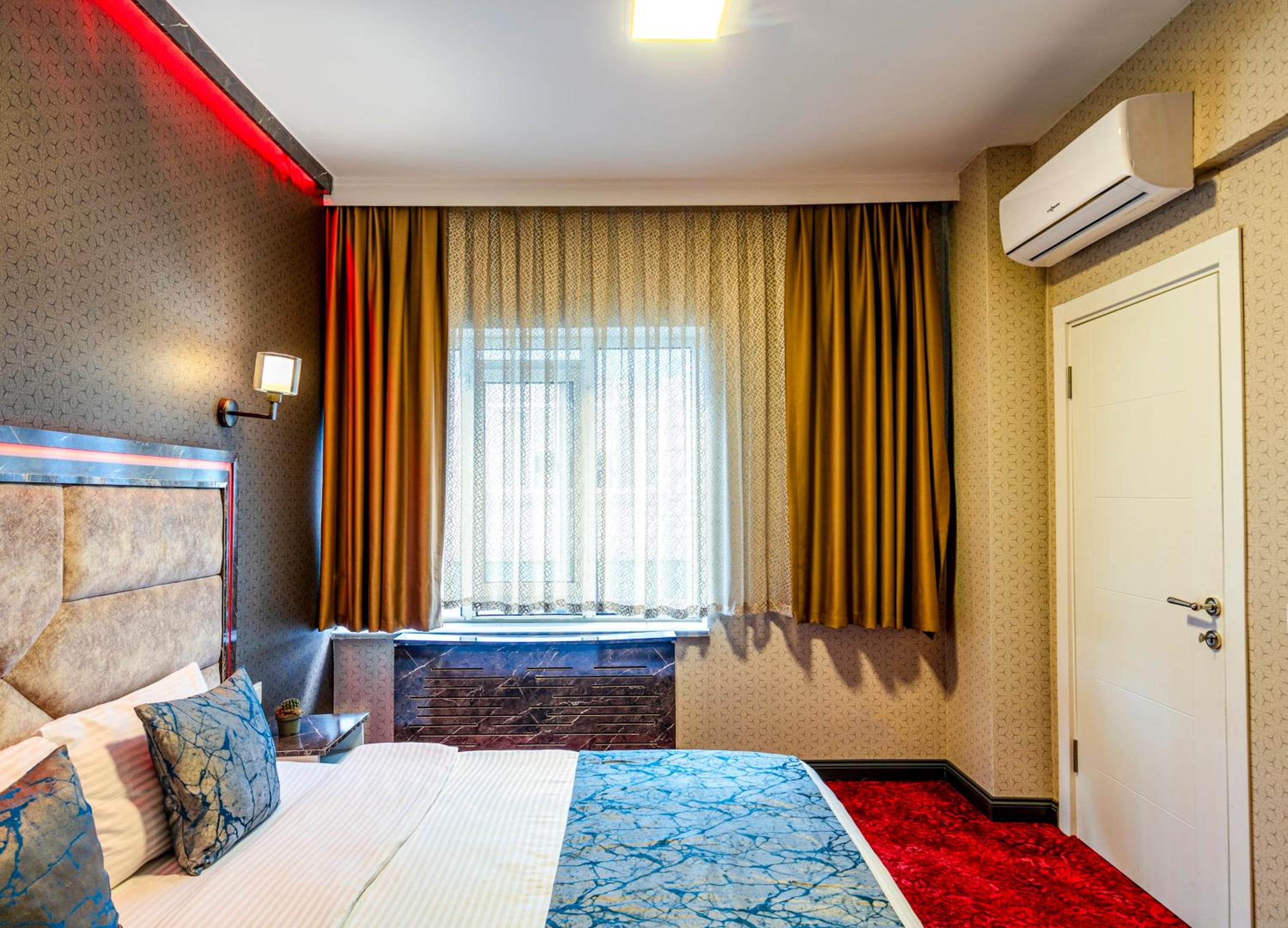 Deluxe Family Suite photo 2