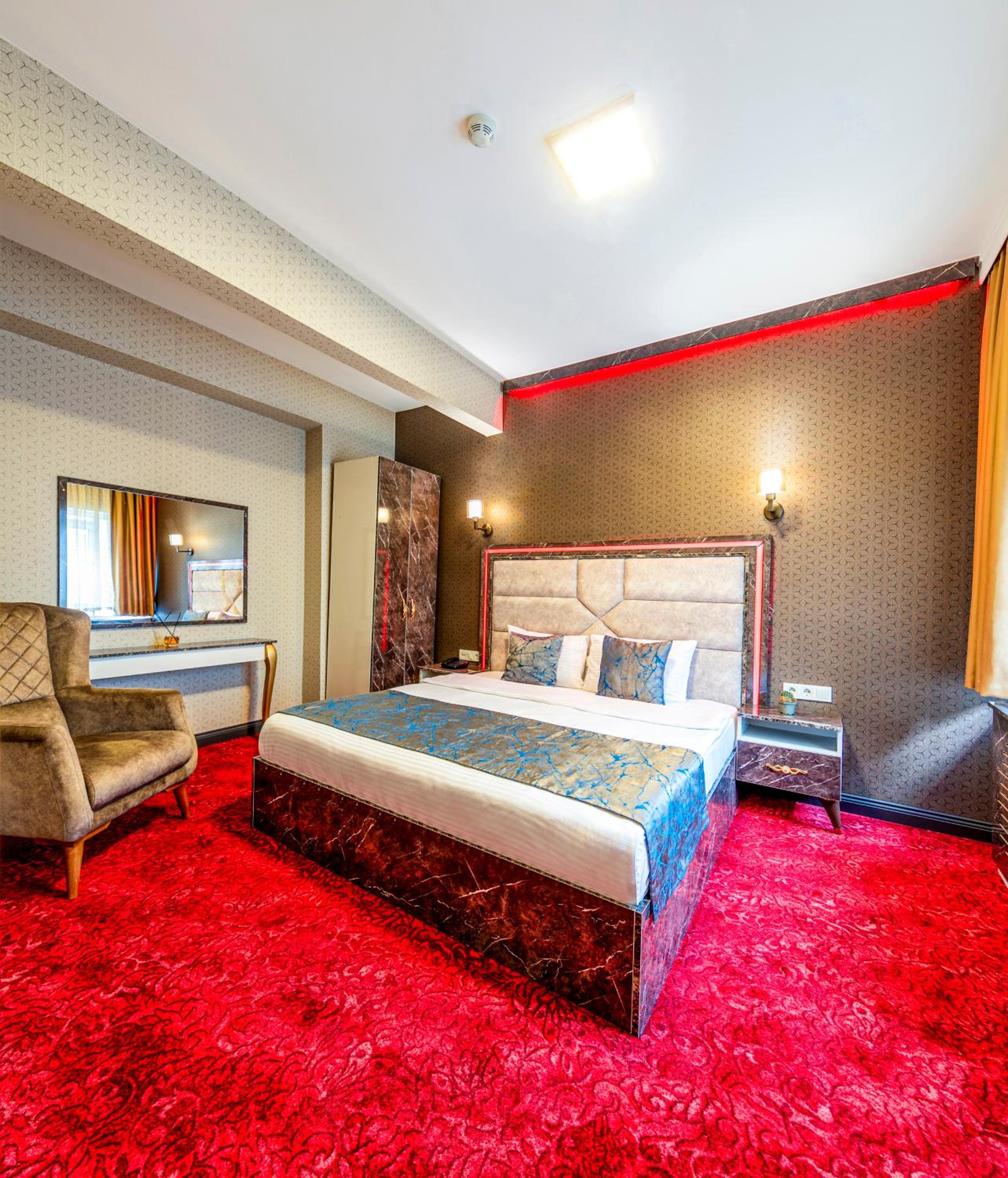 Deluxe Family Suite photo 1