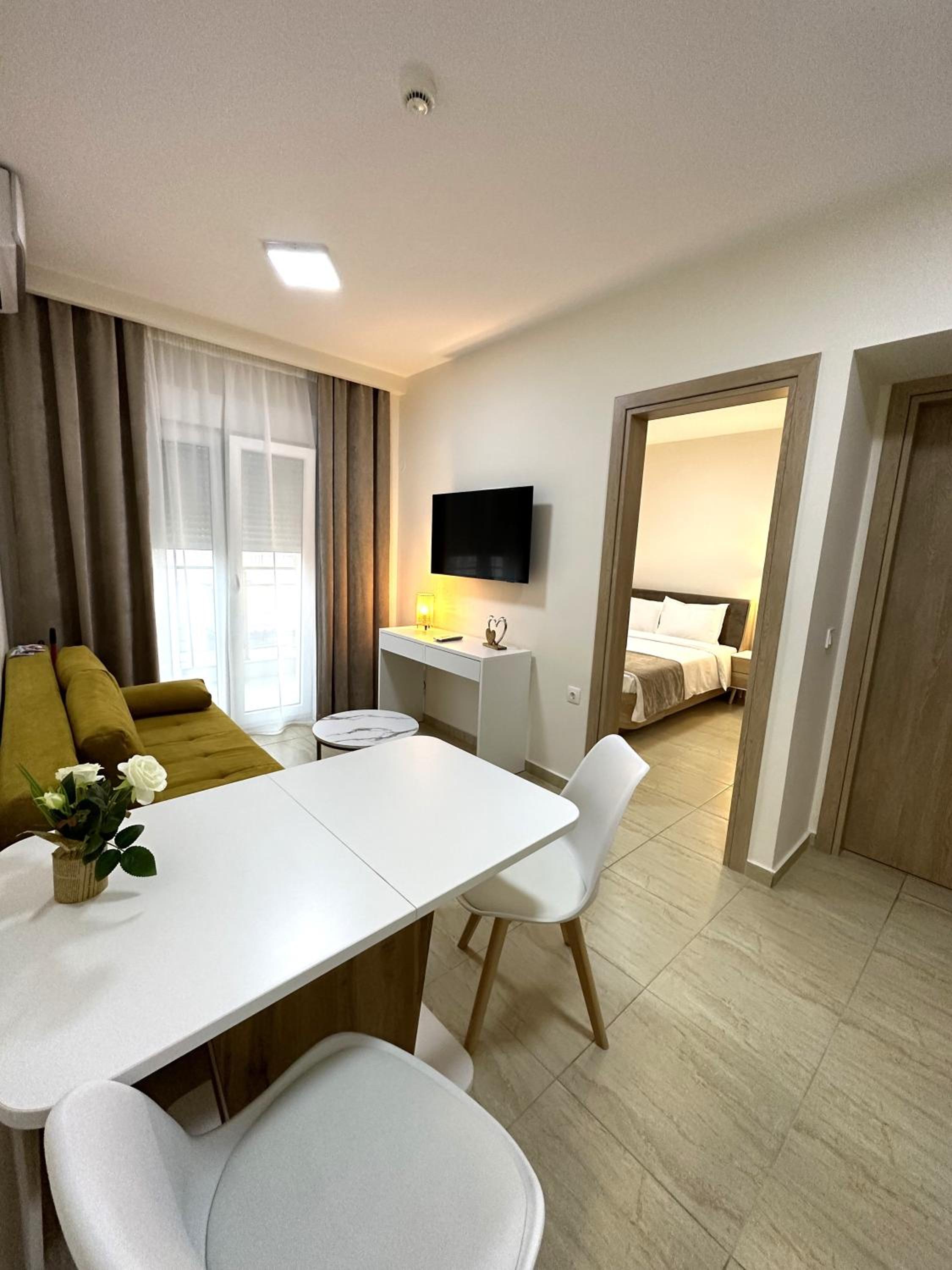One-Bedroom Apartment with Side Sea View photo 2