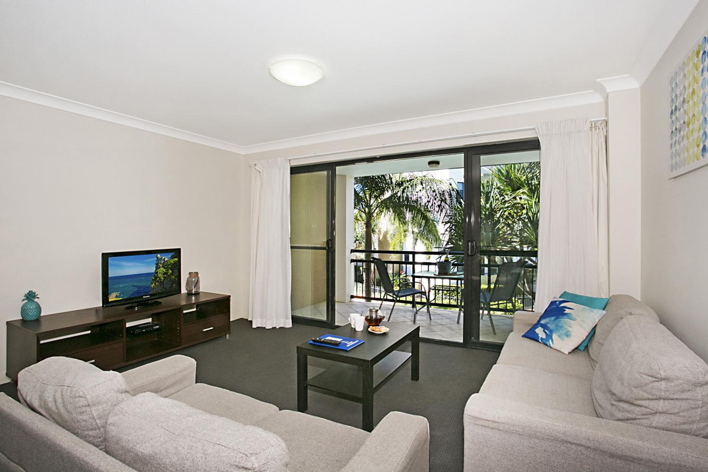 One-Bedroom Apartment photo 2