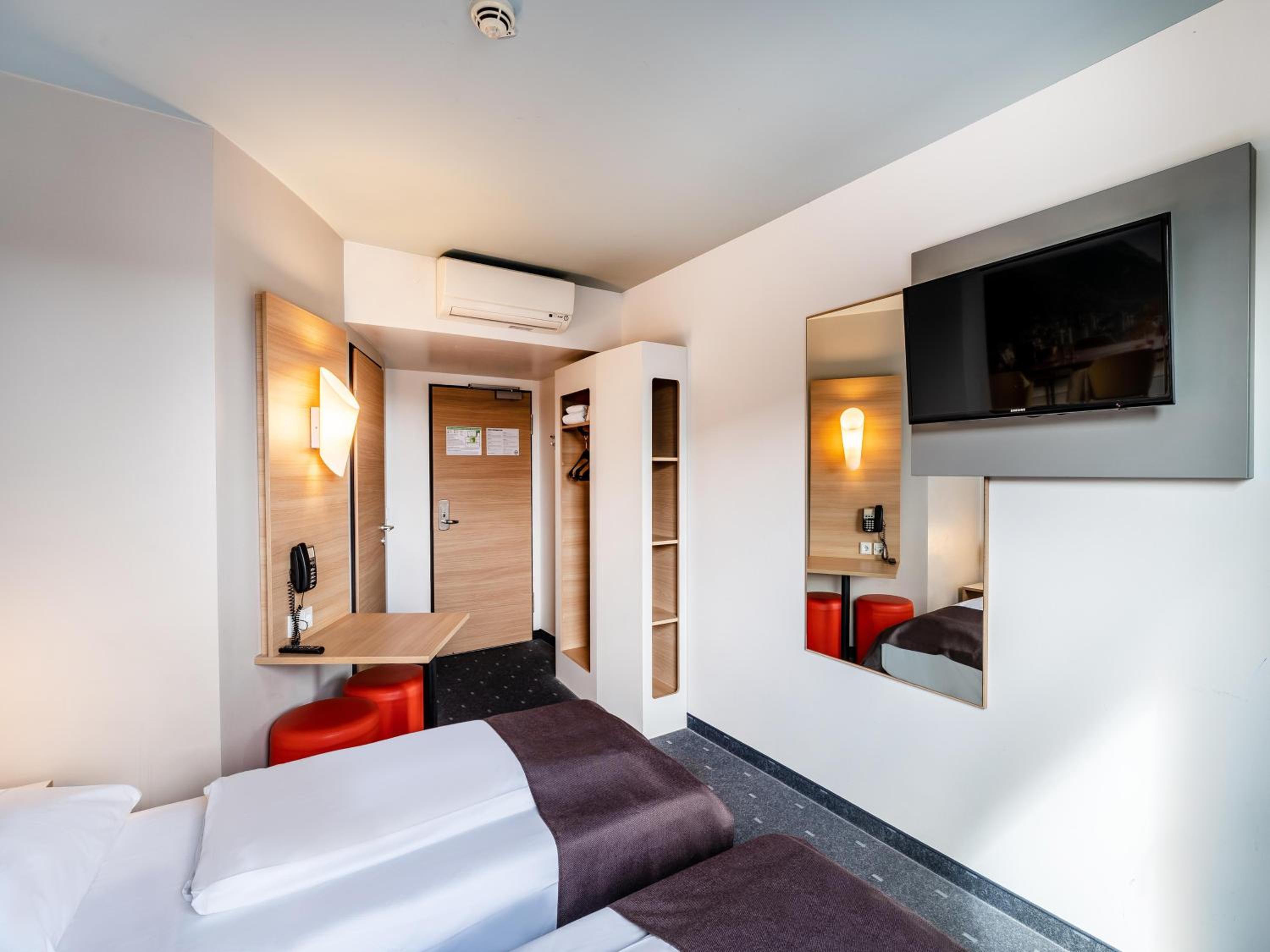 Twin Room - Photo 3