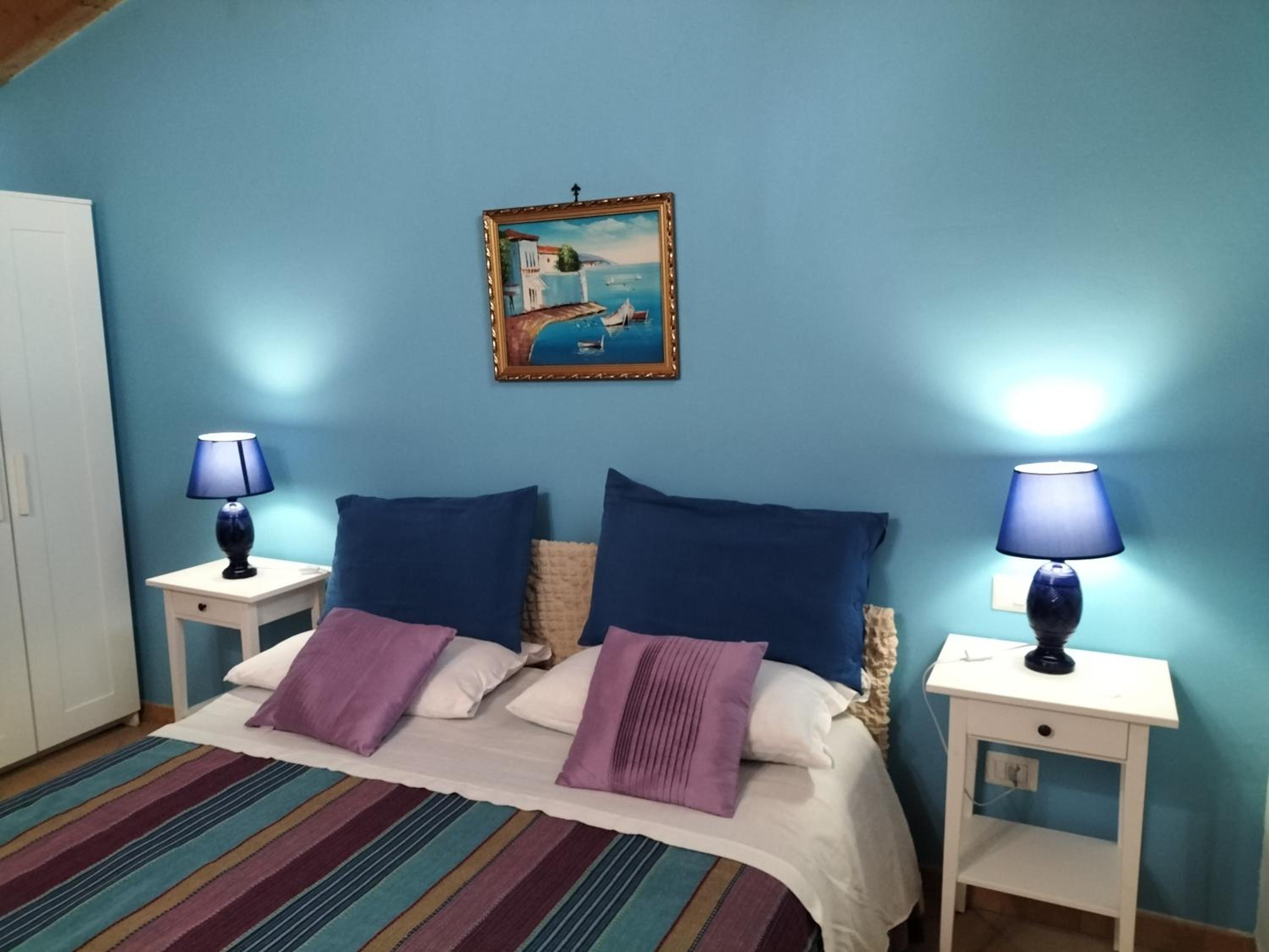 Family Room with Private Bathroom photo 2