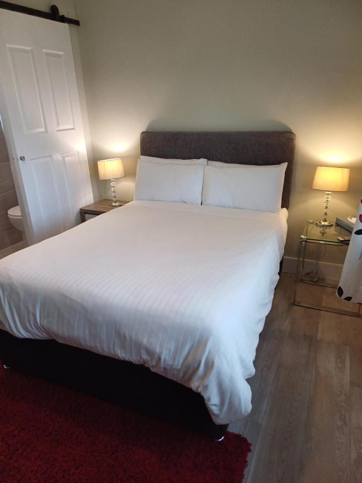 Double Room - Photo 6