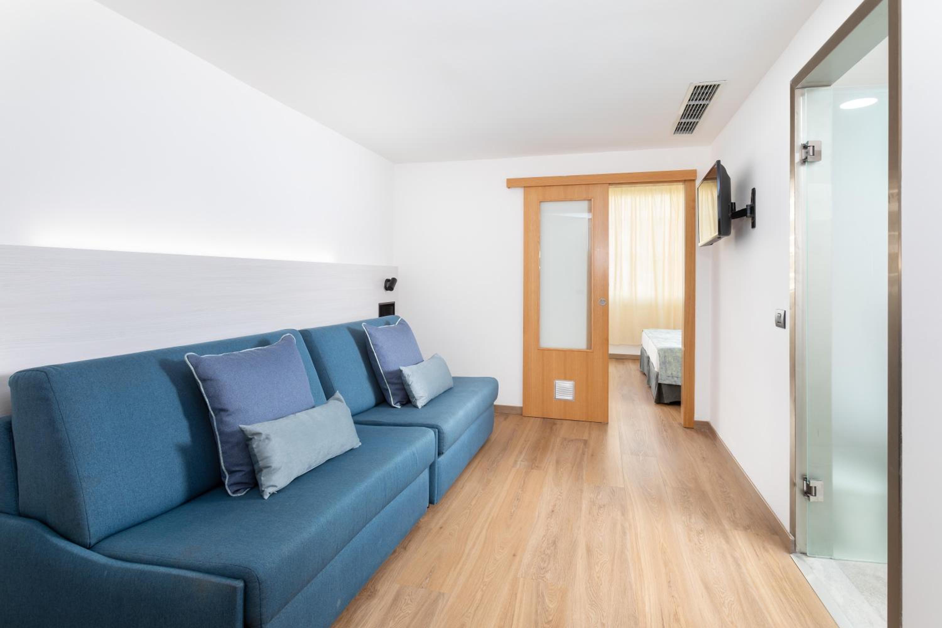Habitación Familiar Superior con dormitorio separado. Habitación Familiar Superior con dormitorio separado.