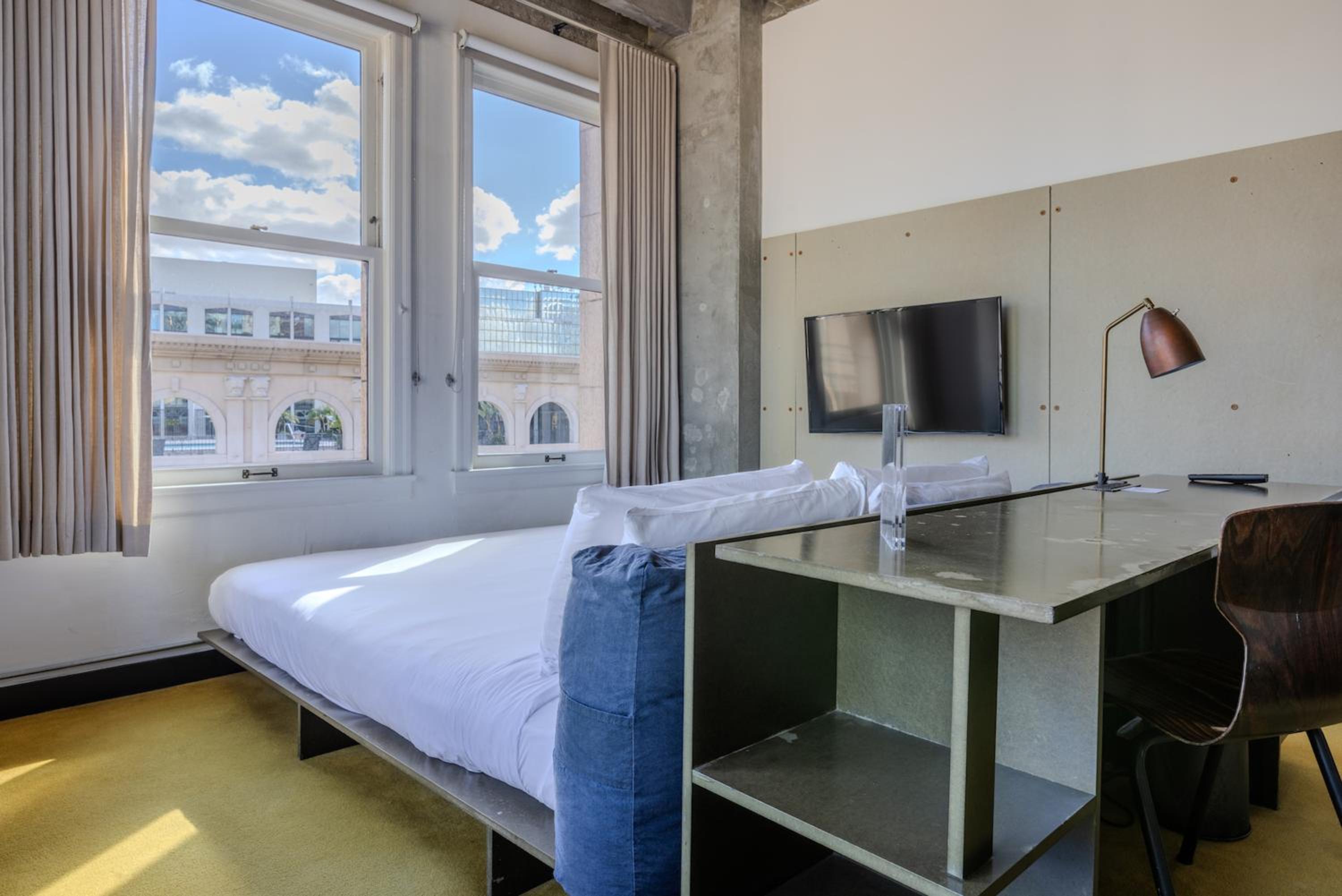King Room with Balcony (Renovated) photo 2