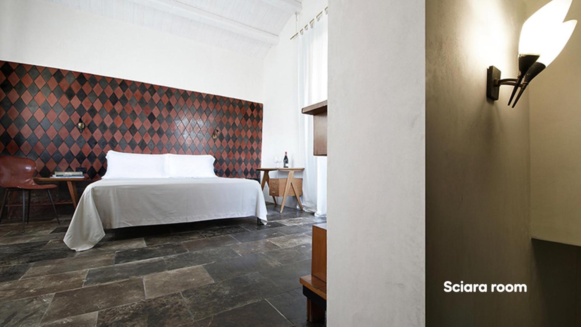 Deluxe Room (2 Adults + 1 Child)