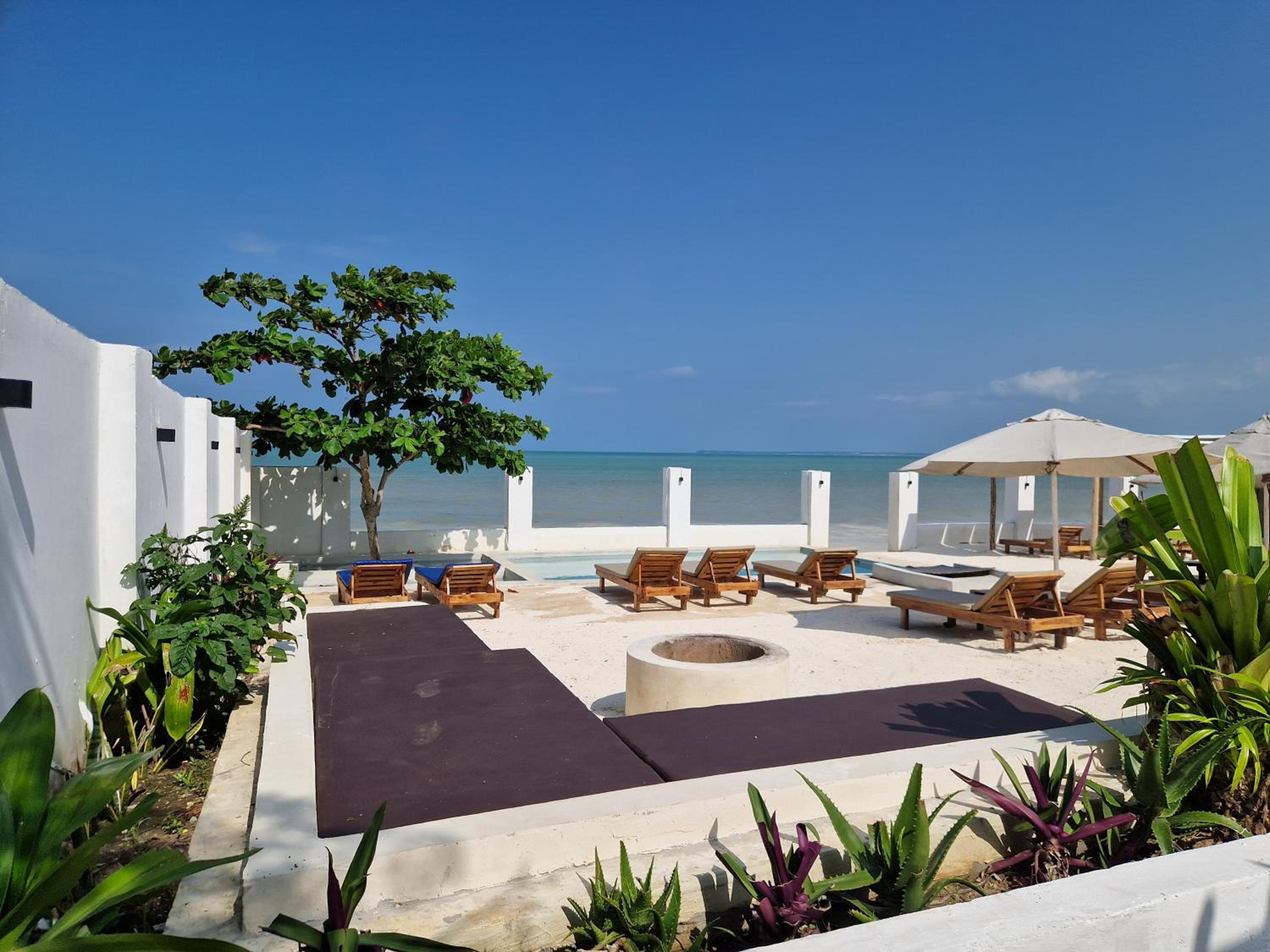 Villa - Beach Front photo 2