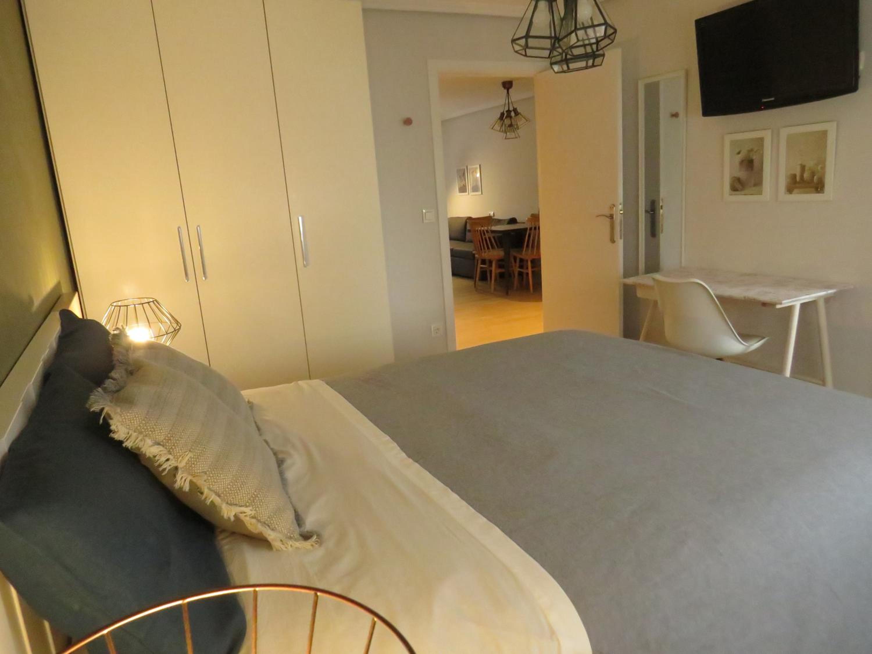 One-Bedroom Apartment - Photo 8