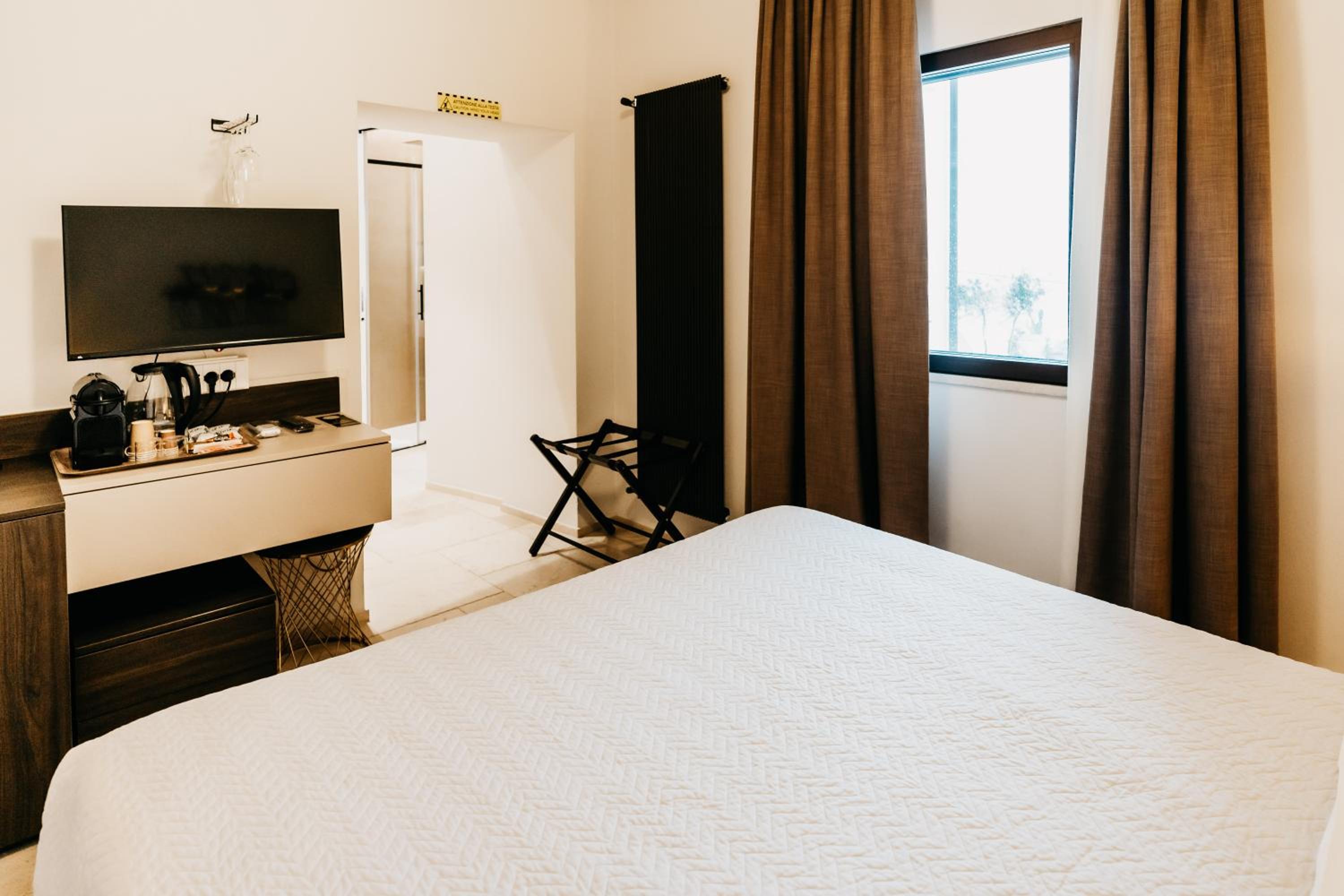 Deluxe Double Room - Photo 8