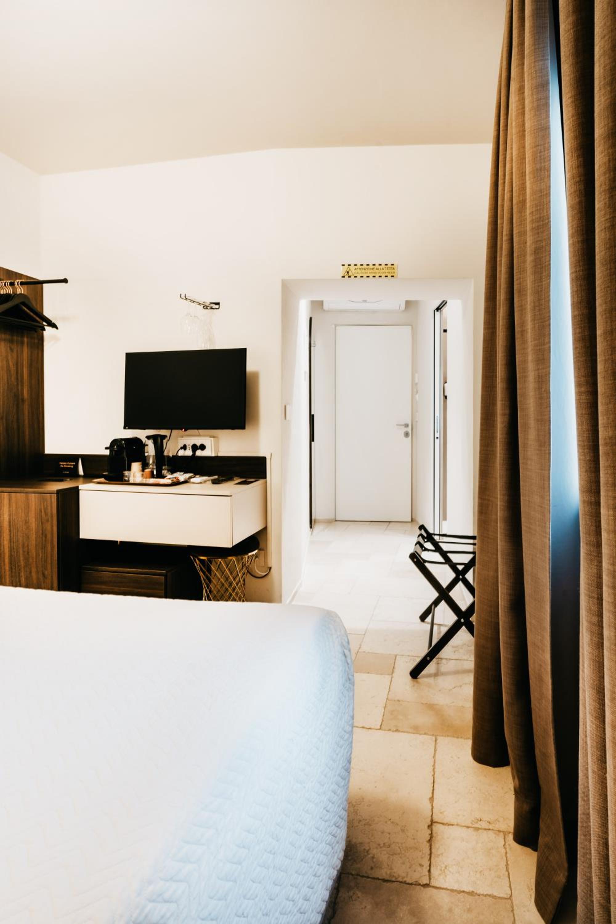Deluxe Double Room - Photo 13