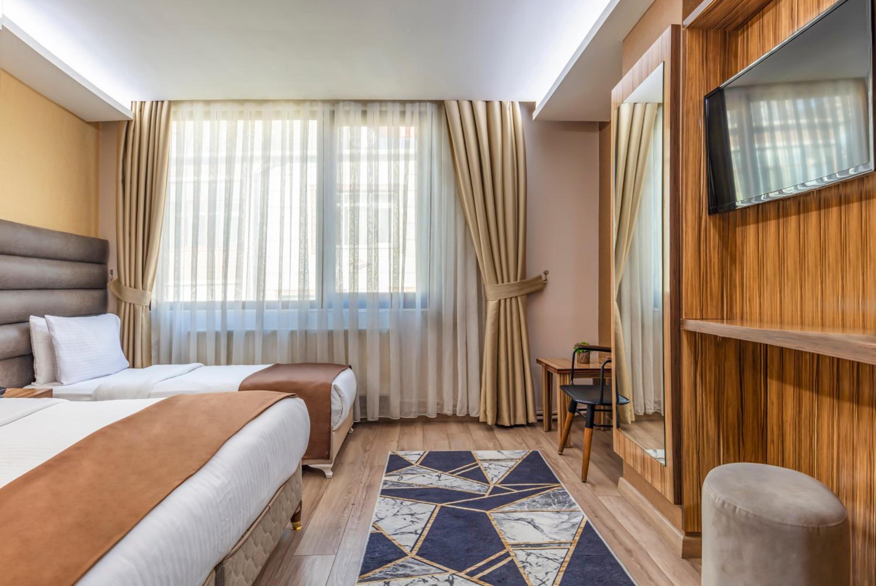 Deluxe Triple Room photo 2