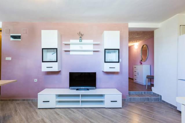 Deluxe One-Bedroom Apartment with Garden View photo 1