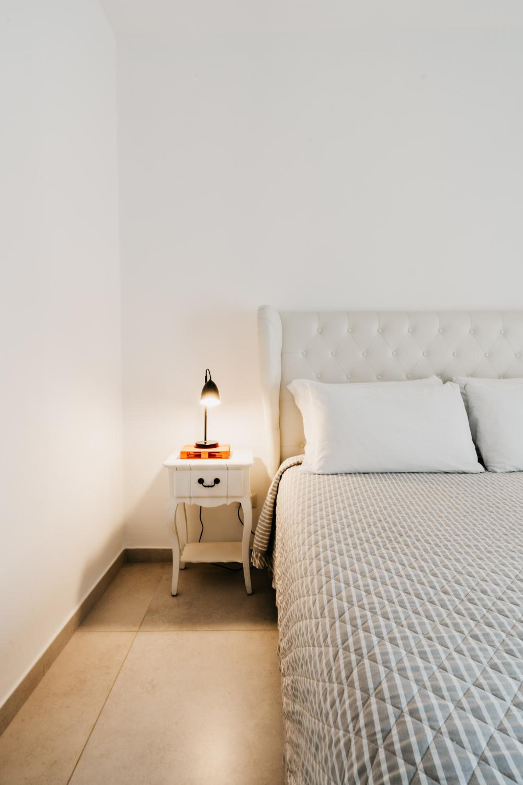 Large Double Room - Photo 13