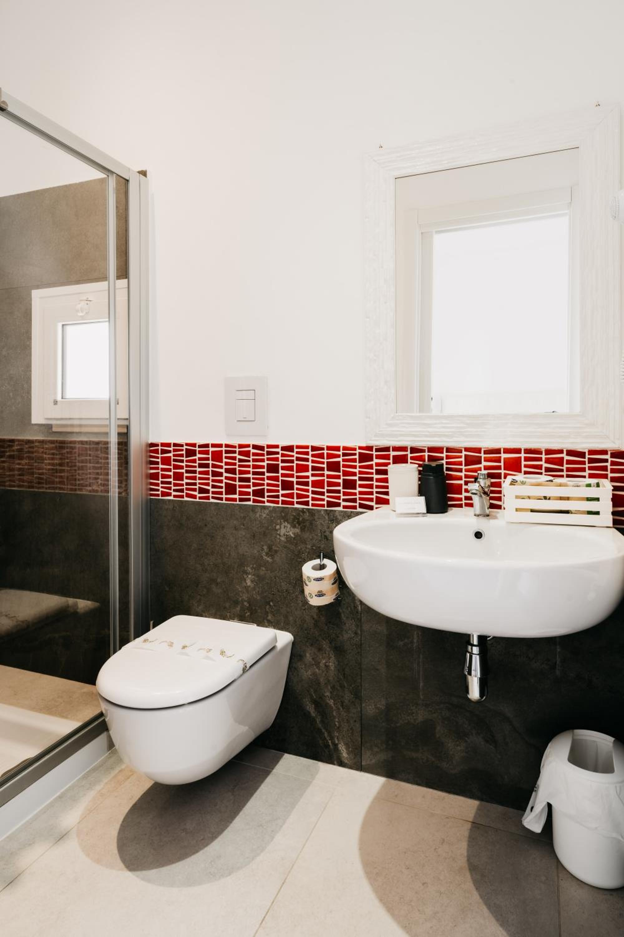 Large Double Room - Photo 16