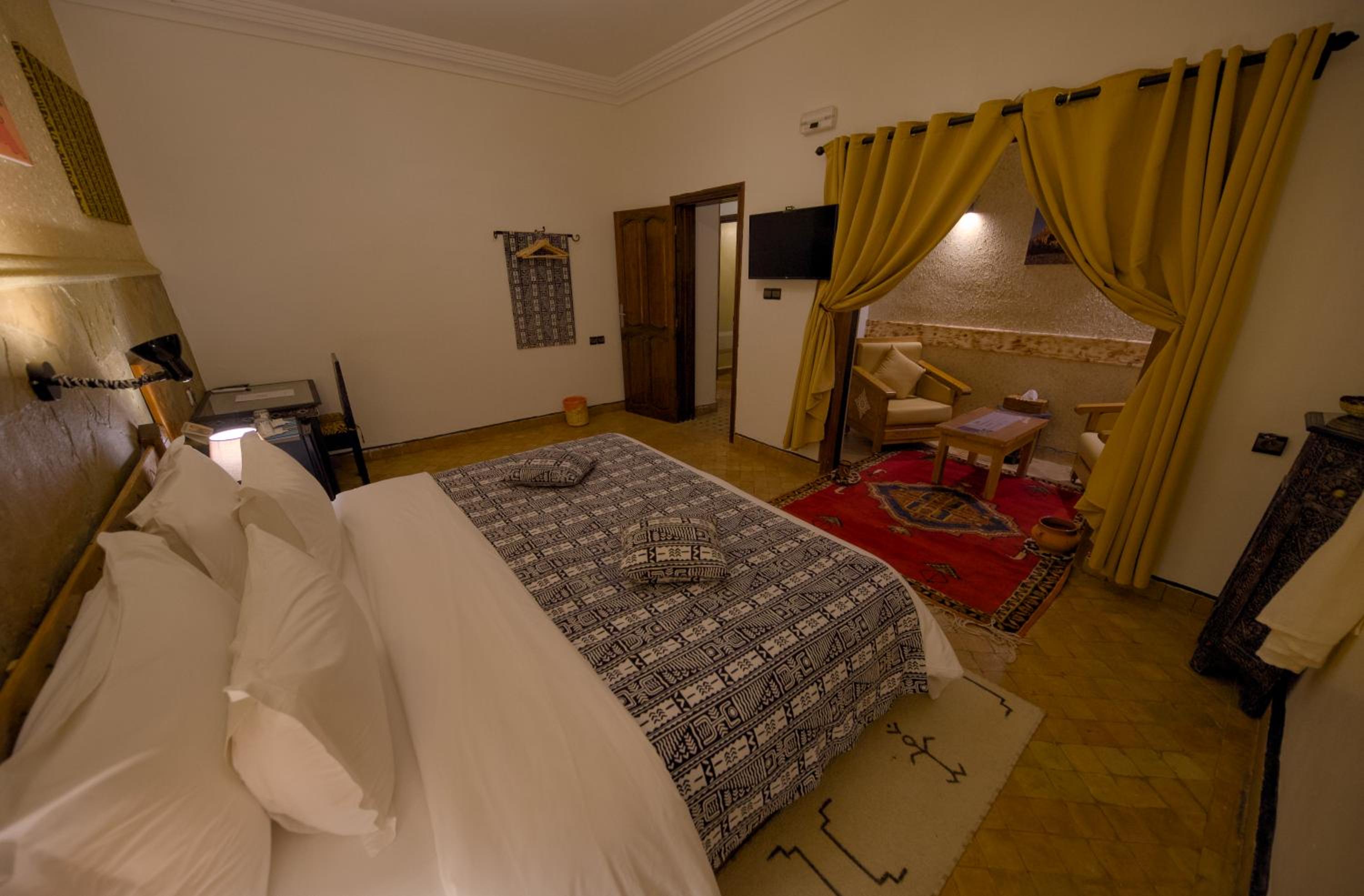 Superior Double or Twin Room photo 3