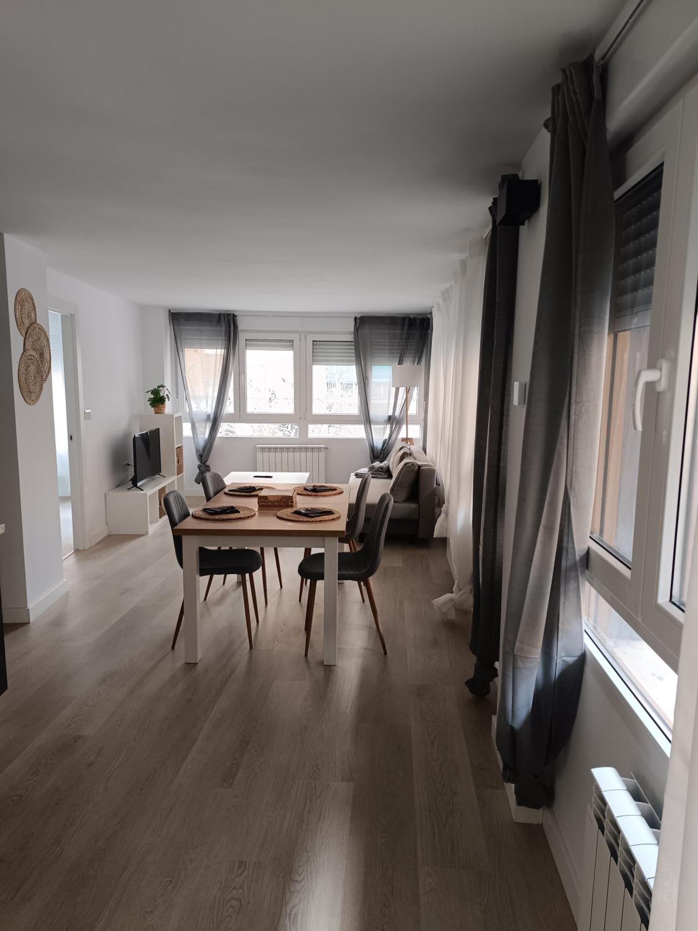 One-Bedroom Apartment photo 2