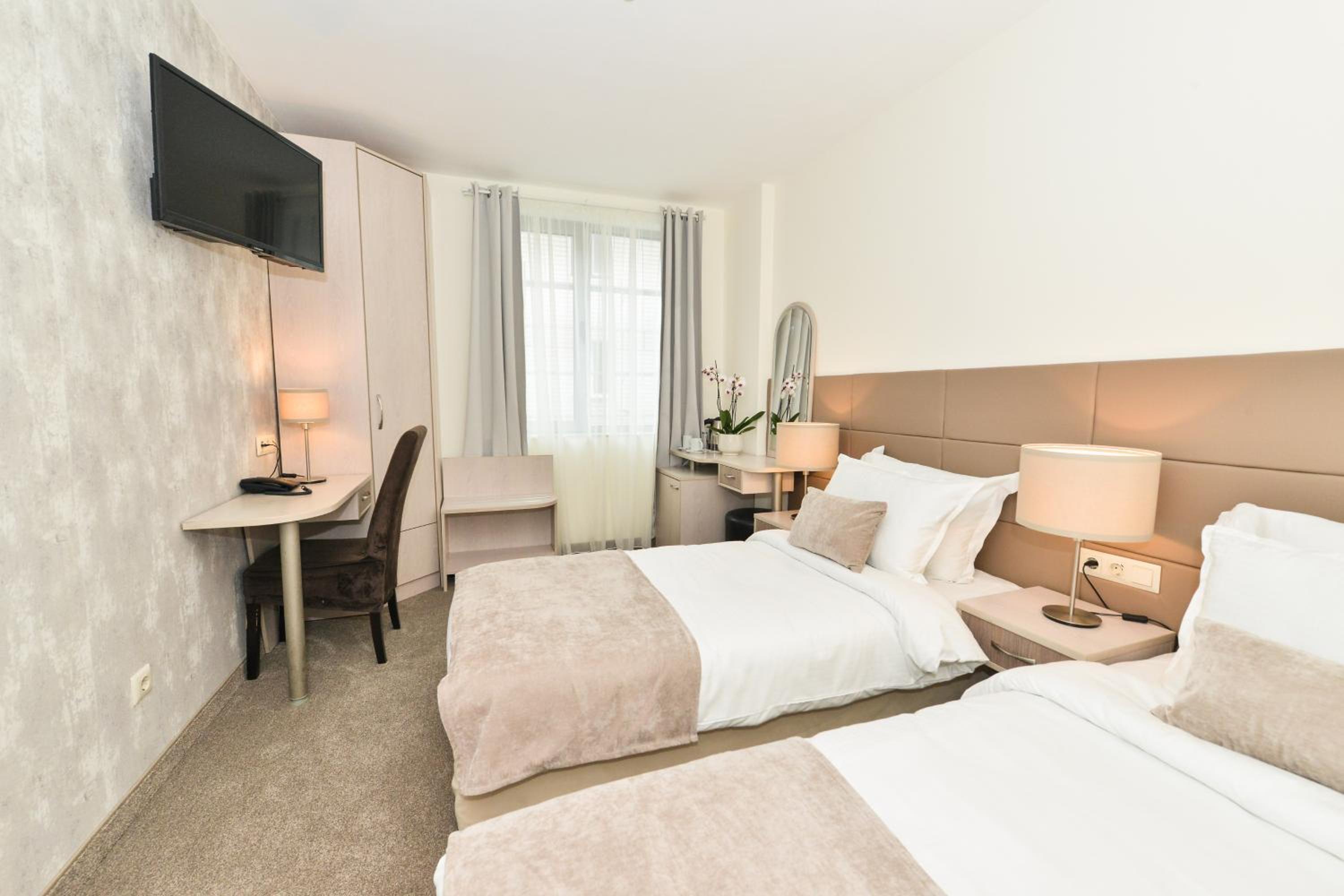 Double Room with Two Single Beds - Non-Smoking - Photo 16