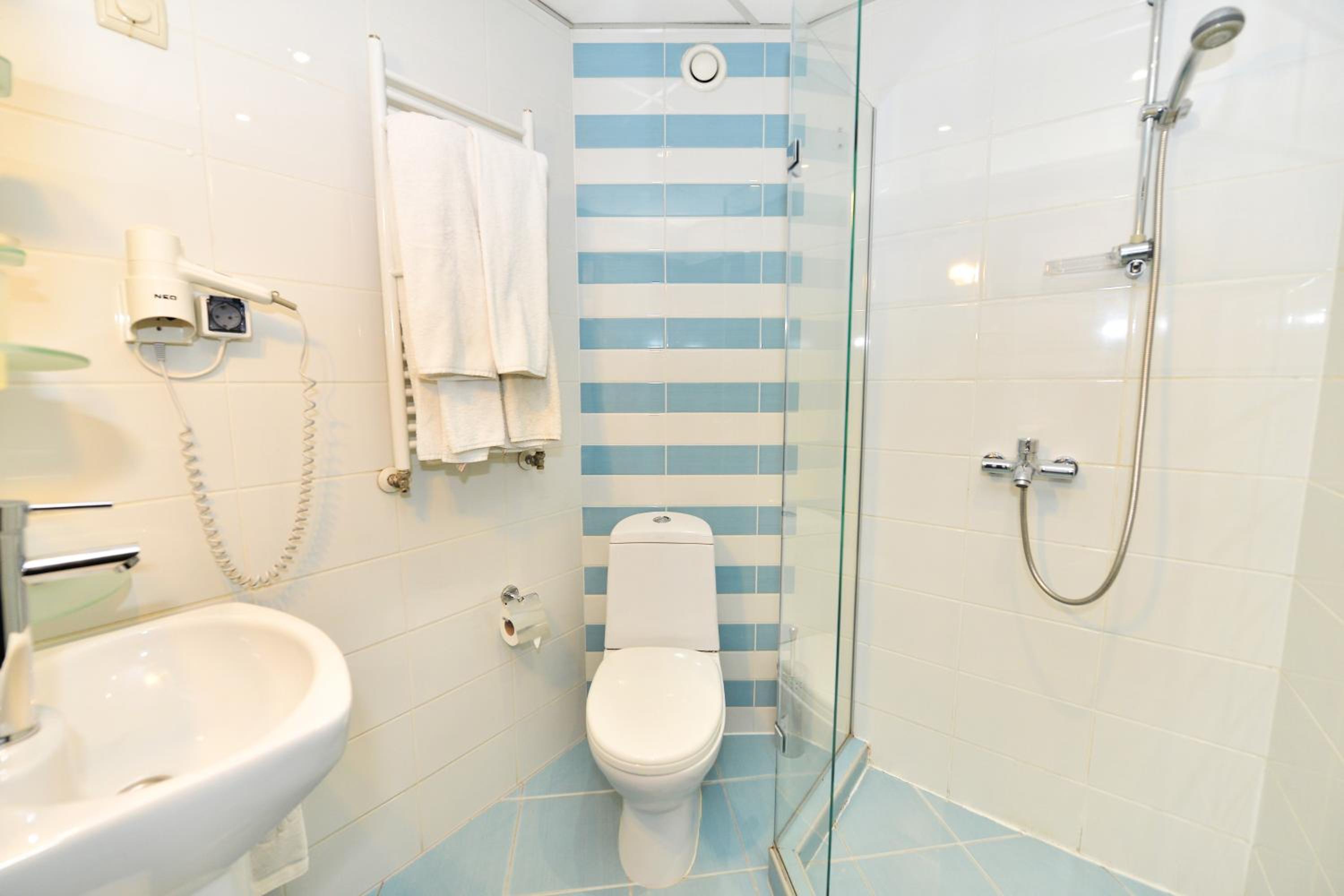 Double Room with Double Bed - Non-Smoking - Photo 18