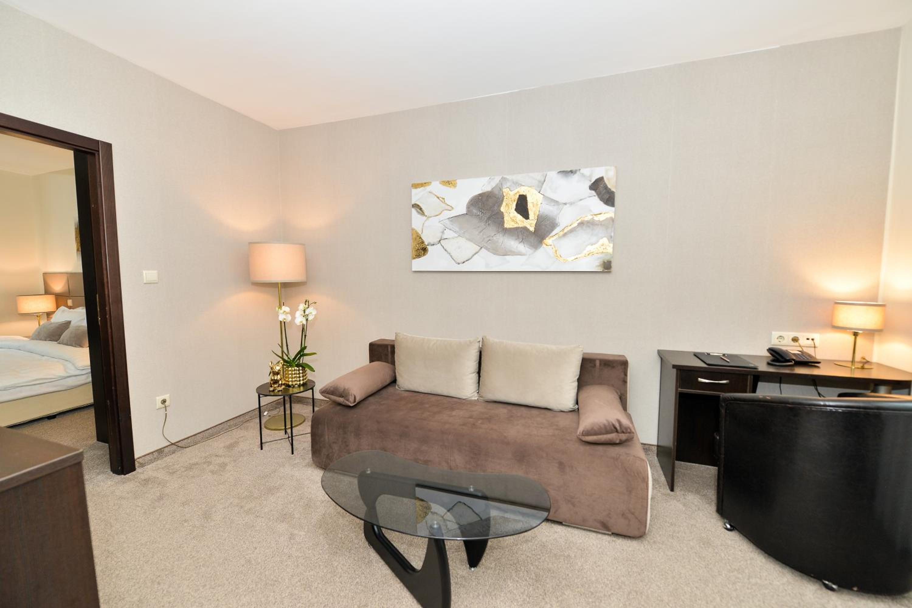 Suite with King Bed and Sofa Bed - Non-Smoking - Photo 16