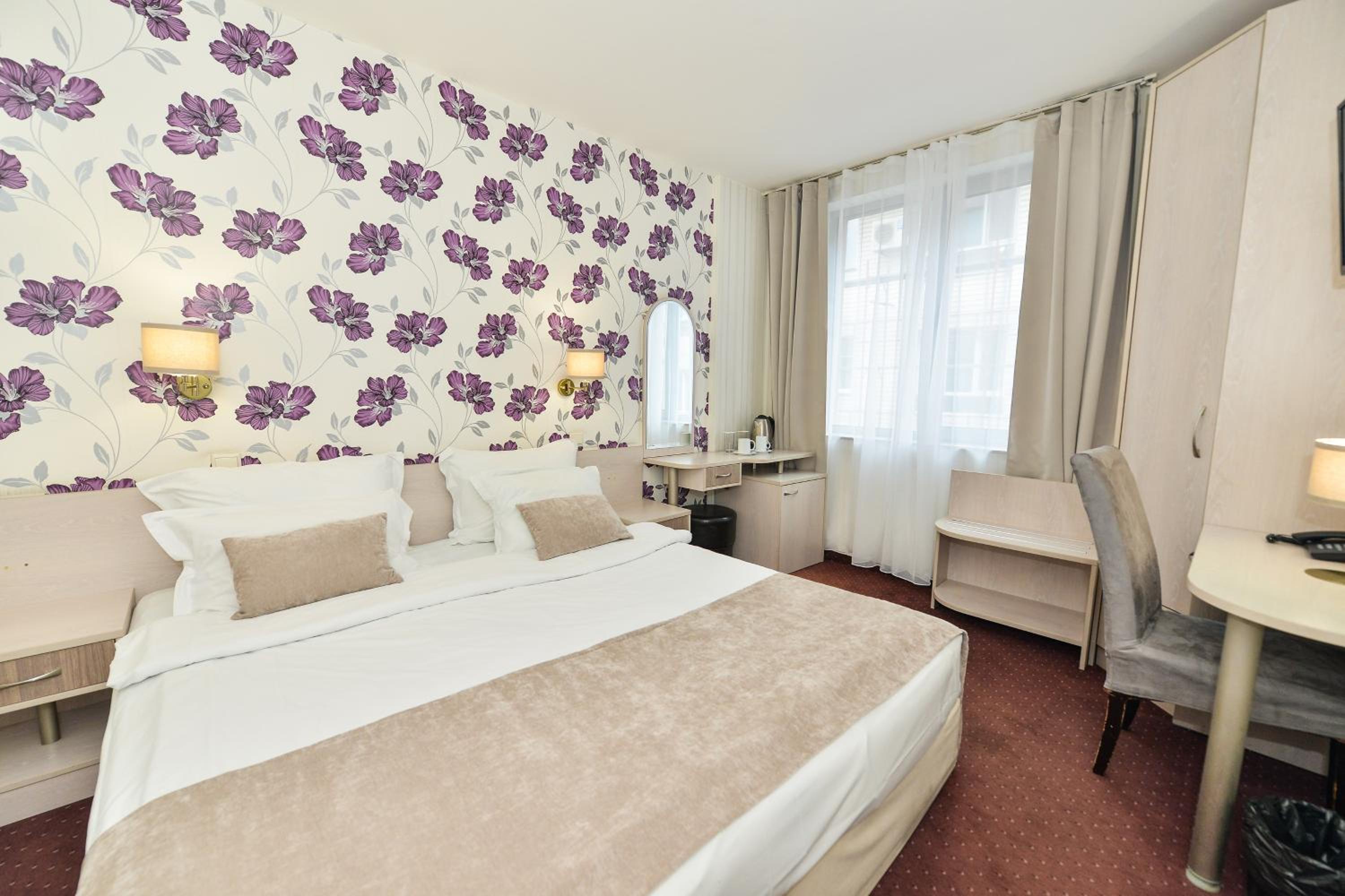 Double Room with Double Bed - Non-Smoking - Photo 19