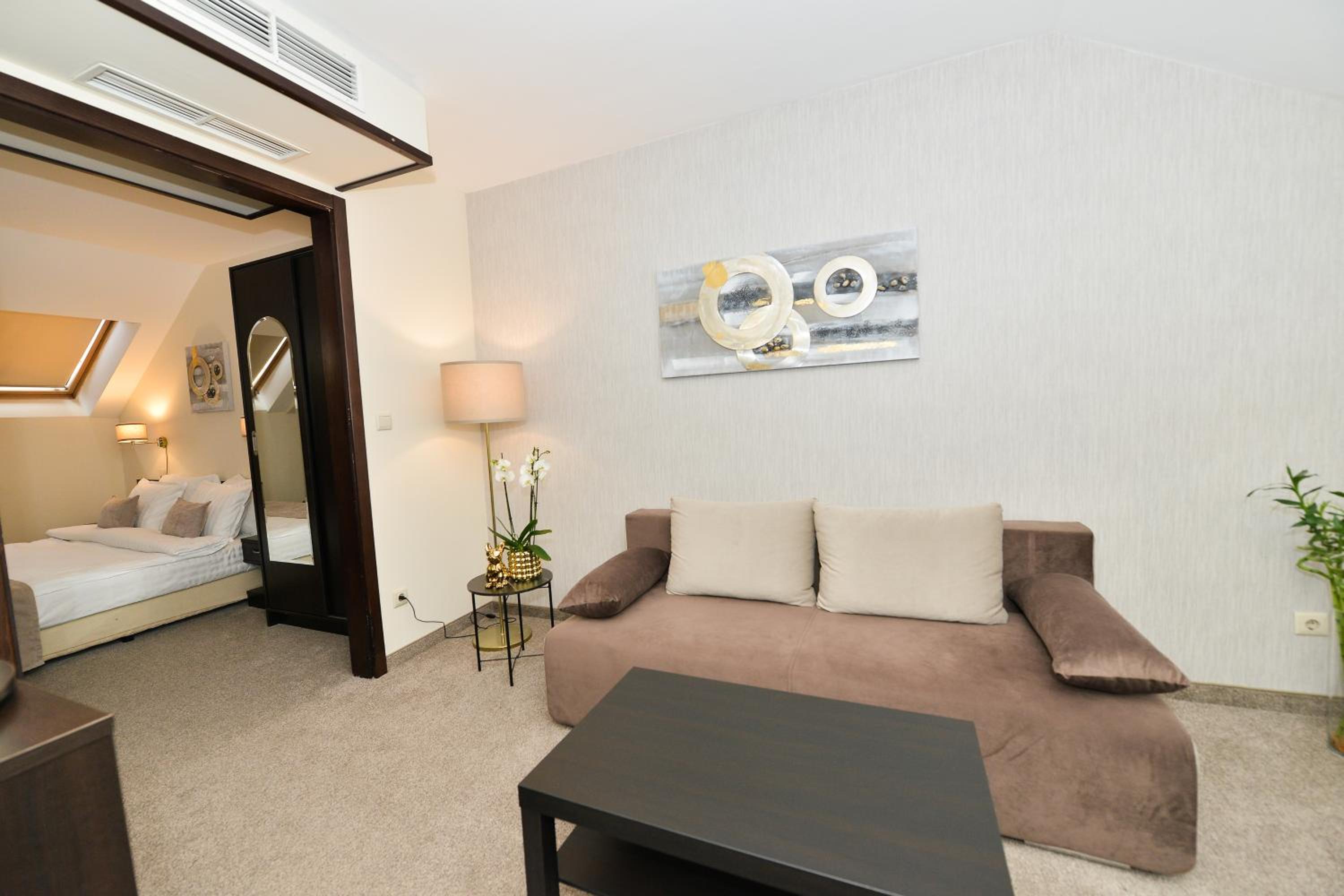 Suite with King Bed and Sofa Bed - Non-Smoking - Photo 11