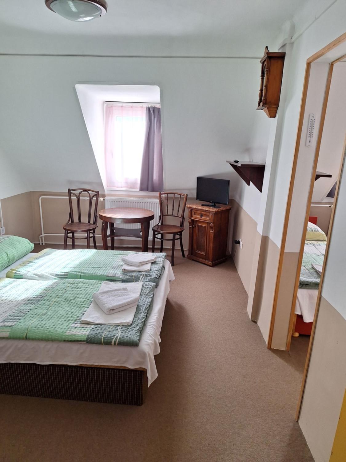 Quadruple Room with Private Bathroom photo 3