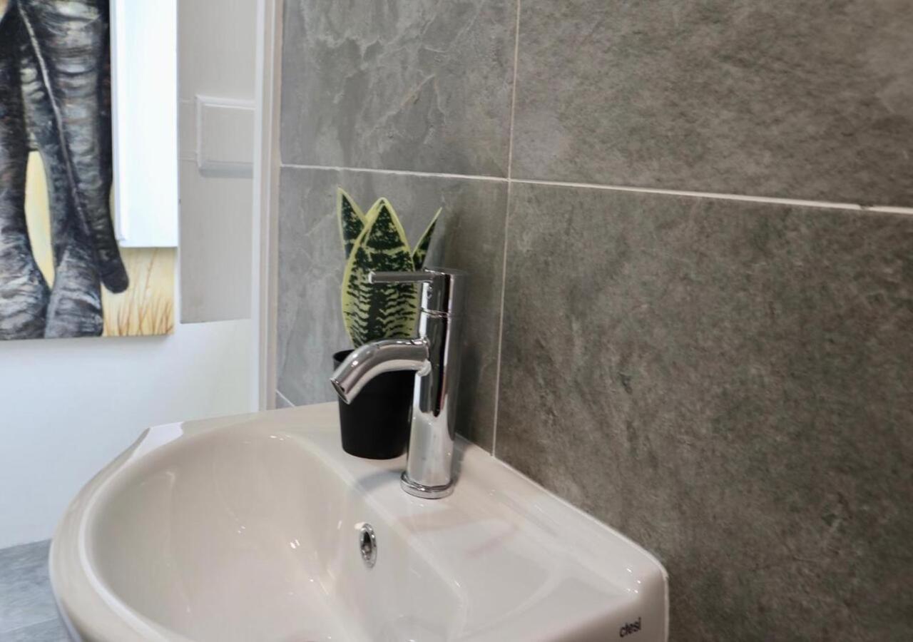 Double Room with Private Bathroom - Photo 3