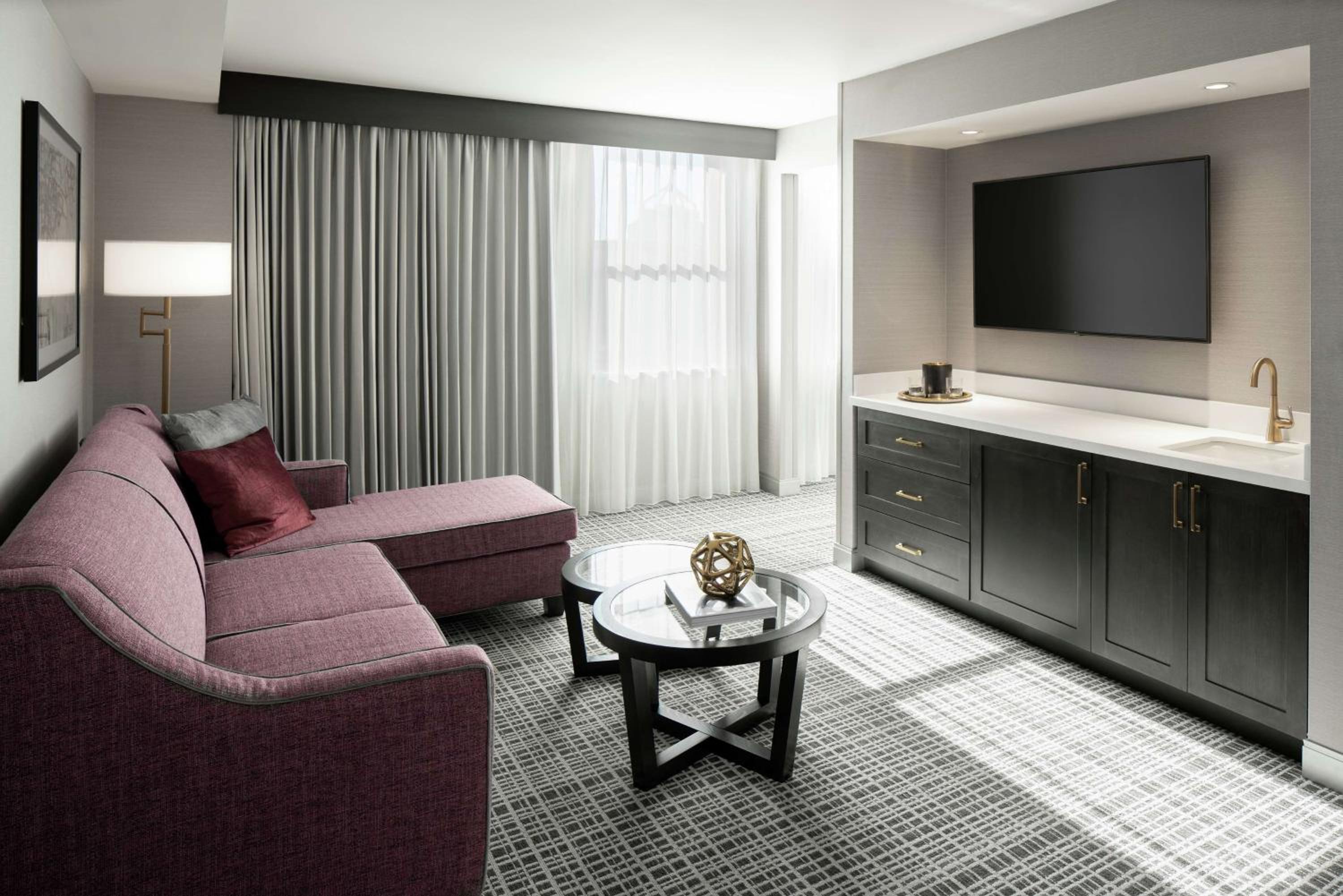 One-Bedroom King Suite - Hearing Access